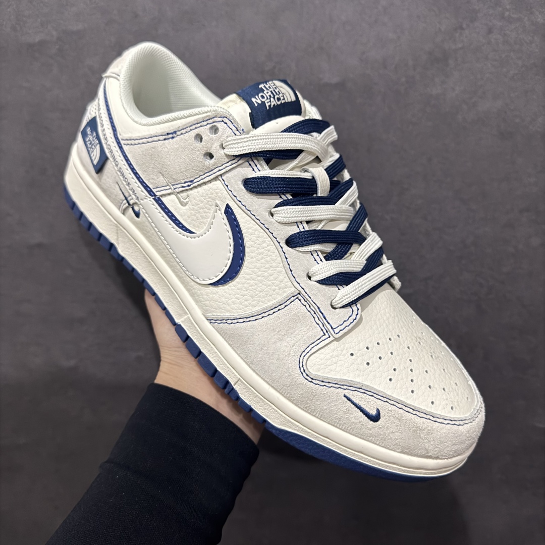 图片[3]-【定制版】Nk SB Dunk Low 北面联名 猪八白蓝勾 周年高端定制 低帮休闲板鞋 DM6868-023rn#定制鞋盒 大厂纯原品质出货 超高清洁度 皮料切割干净无任何毛边 细节完美 r 尺码：36 36.5 37.5 38 38.5 39 40 40.5 41 42 42.5 43 44 44.5 45 编码：HXS340360-莆田鞋批发中心