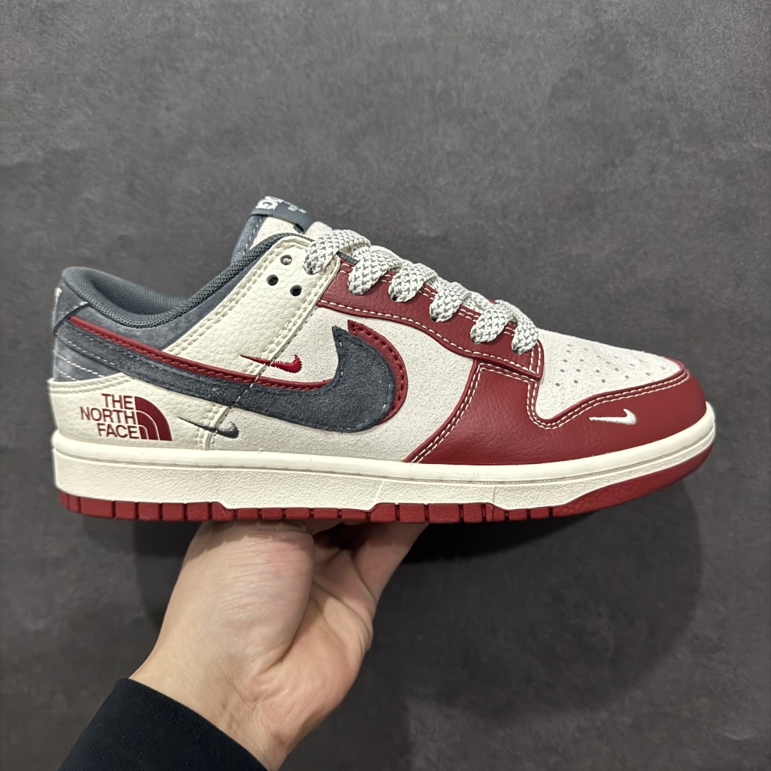 【定制版】Nk SB Dunk Low 北面联名 猪八灰红勾 周年高端定制 低帮休闲板鞋 DM6868-042rn#定制鞋盒 大厂纯原品质出货 超高清洁度 皮料切割干净无任何毛边 细节完美 r 尺码：36 36.5 37.5 38 38.5 39 40 40.5 41 42 42.5 43 44 44.5 45 编码：HXS340360-莆田鞋批发中心