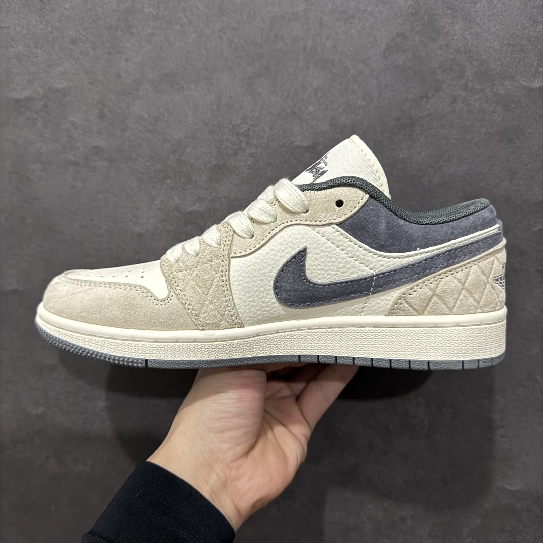 图片[2]-【定制版】Air Jordan 1 Low AJ1 乔1 斯图西联名 奶灰暗格 高端定制 低帮复古篮球鞋 DM9188-014rn#定制鞋盒 大厂纯原品质出货 超高清洁度 皮料切割干净无任何毛边 细节完美 r 尺码：36 36.5 37.5 38 38.5 39 40 40.5 41 42 42.5 43 44 44.5 45  编码：HXS340360-莆田鞋批发中心