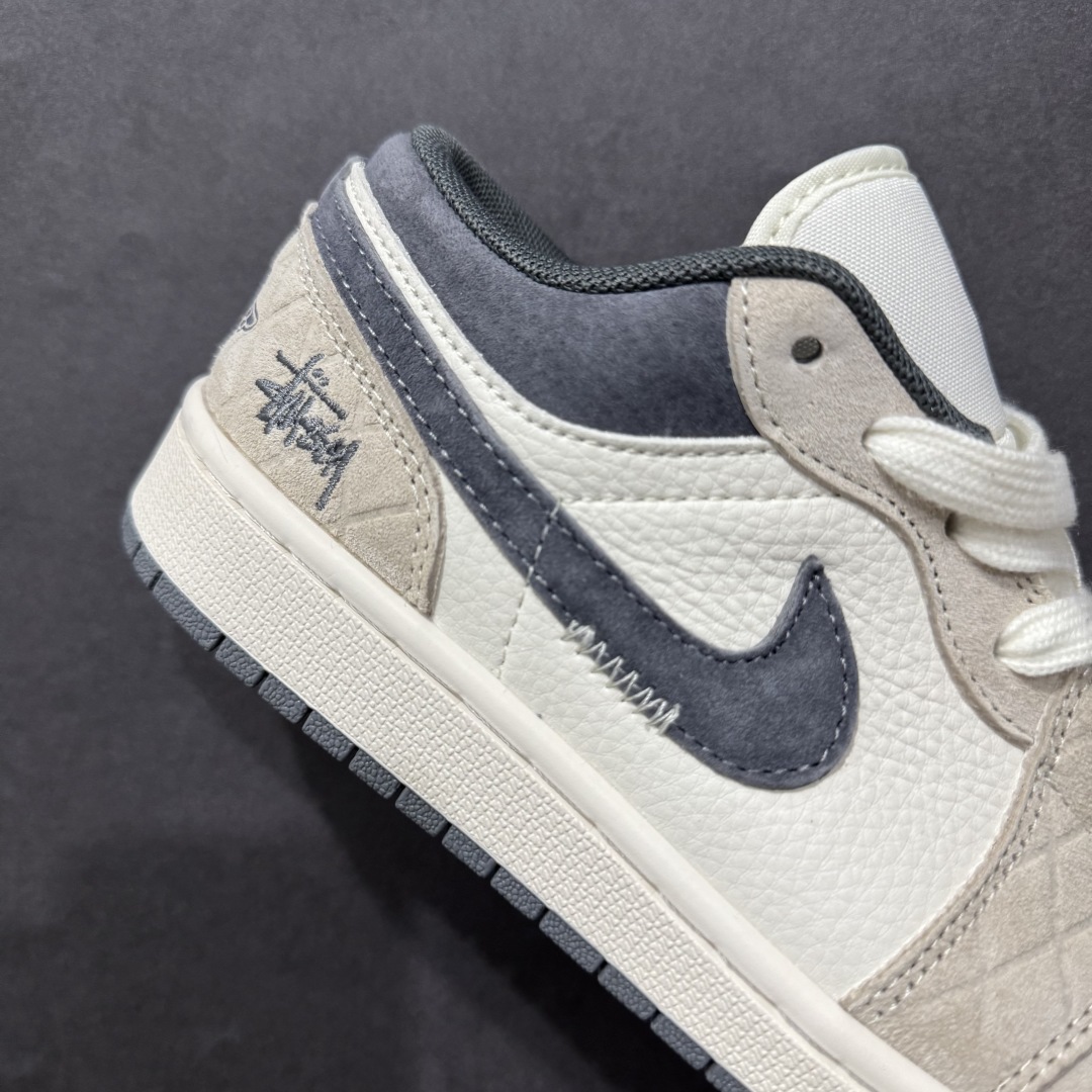 图片[6]-【定制版】Air Jordan 1 Low AJ1 乔1 斯图西联名 奶灰暗格 高端定制 低帮复古篮球鞋 DM9188-014rn#定制鞋盒 大厂纯原品质出货 超高清洁度 皮料切割干净无任何毛边 细节完美 r 尺码：36 36.5 37.5 38 38.5 39 40 40.5 41 42 42.5 43 44 44.5 45  编码：HXS340360-莆田鞋批发中心