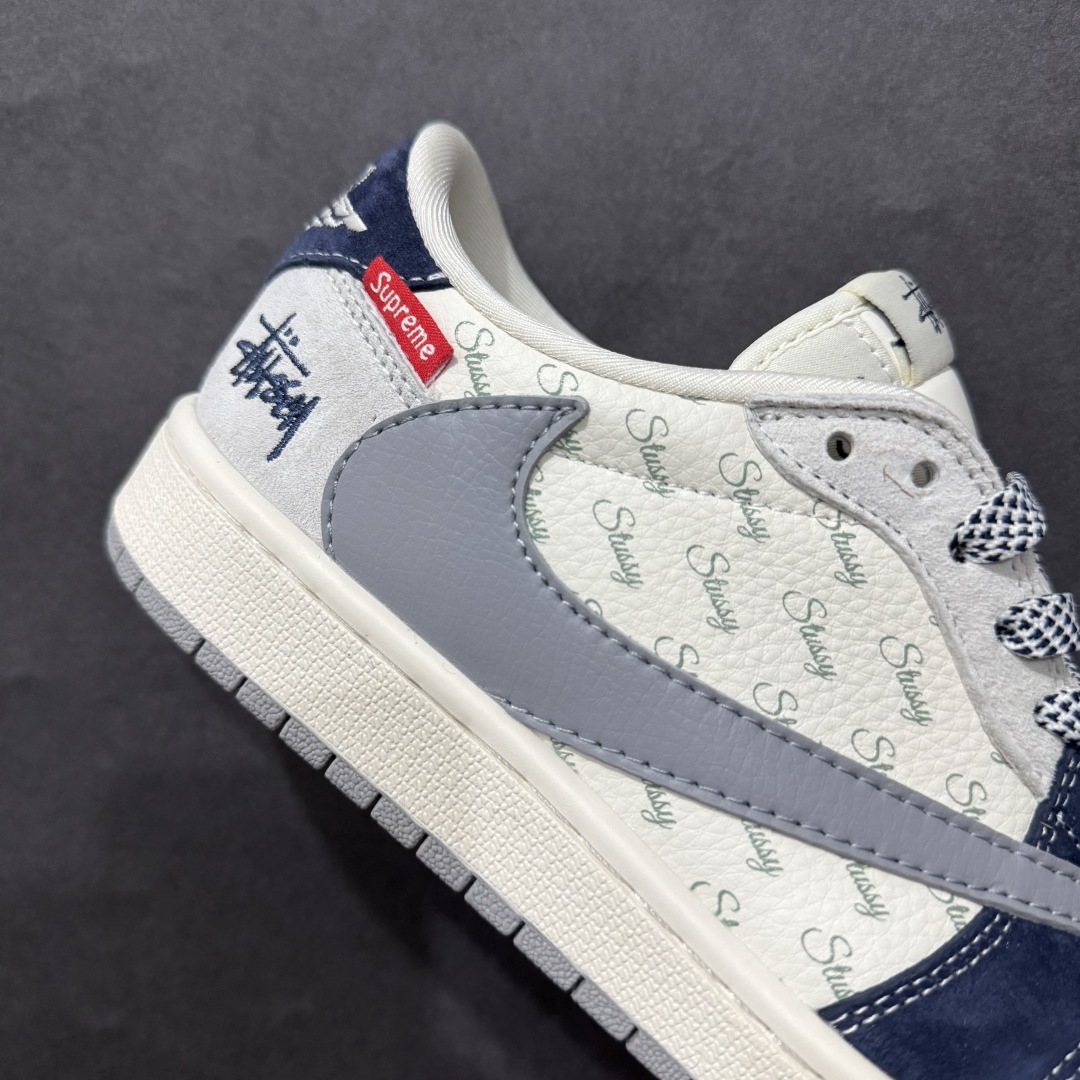 图片[6]-【定制版】Travis Scott x Fragment Design x Air Jordan 1 Low OG SP AJ1 乔1 斯图西联名 灰蓝英文红标 低帮文化休闲板鞋 DM9288-009rn#多方联名合作融合了Travis Scott 独特的音乐风格，藤原浩个性的设计风格以及Jordan品牌的经典元素 使其成为一双具有独特身份和价值的鞋子 清新而立体的外观加上联名标识更突出了其独特身份 这种配色方案显示出活力和时尚感 在视觉上引人注目  鞋身的质感和细腻的细节处理使其显得高端而格调十足  这款“倒钩”联名是设计与创意完美结合  融合多方的个性风格是一款备受瞩目的潮流鞋款r 尺码：36 36.5 37.5 38 38.5 39 40 40.5 41 42 42.5 43 44 44.5 45  编码：HXS340360-莆田鞋批发中心