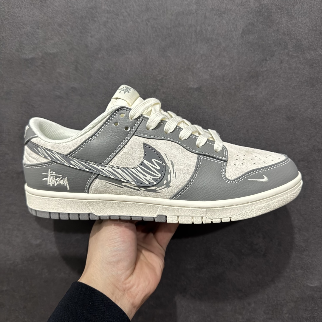 【定制版】Nk SB Dunk Low 斯图西联名 涂鸦灰勾 周年高端定制 低帮休闲板鞋 DM6868-024rn#定制鞋盒 大厂纯原品质出货 超高清洁度 皮料切割干净无任何毛边 细节完美 r 尺码：36 36.5 37.5 38 38.5 39 40 40.5 41 42 42.5 43 44 44.5 45  编码：HXS240260-莆田鞋批发中心