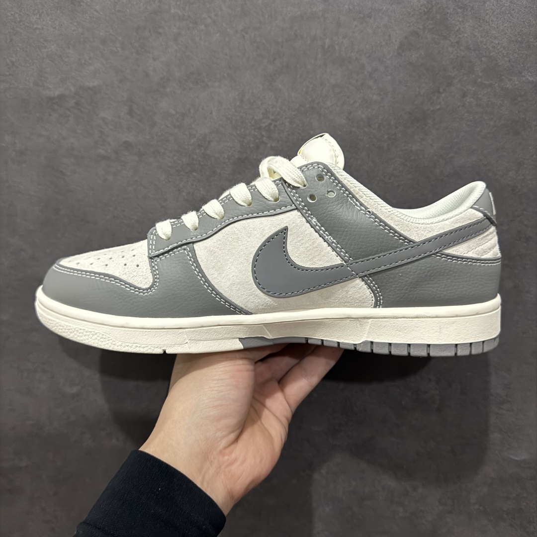 图片[2]-【定制版】Nk SB Dunk Low 斯图西联名 涂鸦灰勾 周年高端定制 低帮休闲板鞋 DM6868-024rn#定制鞋盒 大厂纯原品质出货 超高清洁度 皮料切割干净无任何毛边 细节完美 r 尺码：36 36.5 37.5 38 38.5 39 40 40.5 41 42 42.5 43 44 44.5 45  编码：HXS240260-莆田鞋批发中心