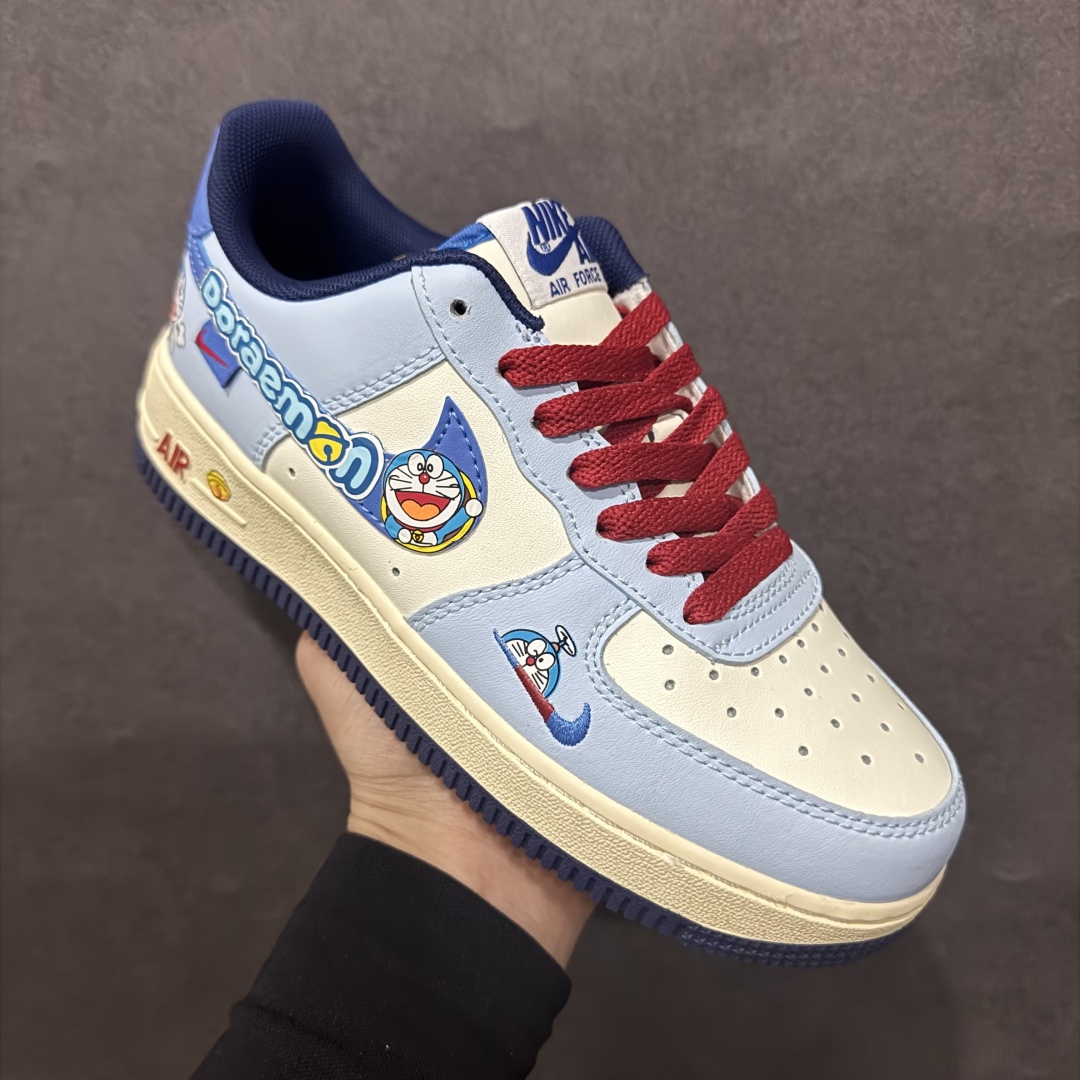 图片[3]-【公司级】漫画系列 #哆啦a梦  ✨nike air force 1 low \”竹蜻蜓”“bamboo dragonfly”n在哆啦a梦的故事中，竹蜻蜓是一种极为方便的交通工具。它让主人公大雄等角色能够轻松地在天空中飞行，无论是去上学、探索远方，还是躲避危险。它为角色们提供了一种超越地面限制的出行方式，让他们可以俯瞰城市的风景，穿梭在高楼大厦之间，或者快速地到达一些平时难以到达的地方。n 货号：xl2420-333nnsize： 36 36.5 37 38 38.5 39 40 40.5 41 42 42.5 43 44 44.5 45 编码：HXS310320-莆田鞋批发中心