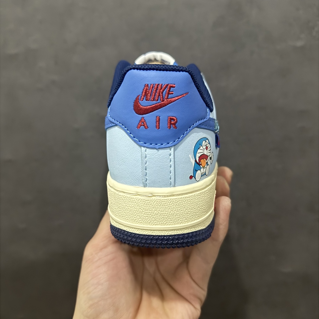 图片[4]-【公司级】漫画系列 #哆啦a梦  ✨nike air force 1 low \”竹蜻蜓”“bamboo dragonfly”n在哆啦a梦的故事中，竹蜻蜓是一种极为方便的交通工具。它让主人公大雄等角色能够轻松地在天空中飞行，无论是去上学、探索远方，还是躲避危险。它为角色们提供了一种超越地面限制的出行方式，让他们可以俯瞰城市的风景，穿梭在高楼大厦之间，或者快速地到达一些平时难以到达的地方。n 货号：xl2420-333nnsize： 36 36.5 37 38 38.5 39 40 40.5 41 42 42.5 43 44 44.5 45 编码：HXS310320-莆田鞋批发中心