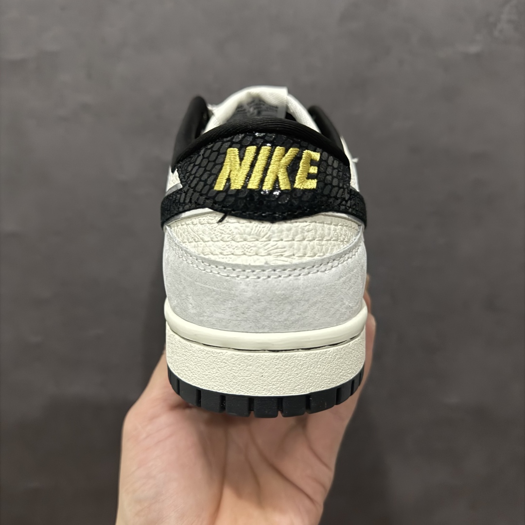 图片[4]-NIKE SB Dunk Low 蛇年限定 白灰黑小钩满天星n公司级出品 极力推荐👏n原装头层材料 独家版型蒸餾加工n帶來的是更好的视觉和脚感体验n大厂纯原品质出货 清洁度 电绣工艺皮料切割干净无任何毛边 细节完美官方货号：AG3702 855 尺码： 36 36.5 37.5 38 38.5 39 40 40.5 41 42 42.5 43 44 44.5 45 编码：1QF280300-莆田鞋批发中心