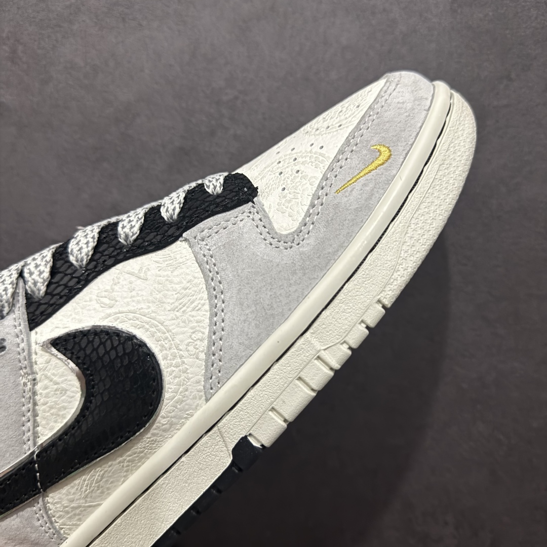 图片[5]-NIKE SB Dunk Low 蛇年限定 白灰黑小钩满天星n公司级出品 极力推荐👏n原装头层材料 独家版型蒸餾加工n帶來的是更好的视觉和脚感体验n大厂纯原品质出货 清洁度 电绣工艺皮料切割干净无任何毛边 细节完美官方货号：AG3702 855 尺码： 36 36.5 37.5 38 38.5 39 40 40.5 41 42 42.5 43 44 44.5 45 编码：1QF280300-莆田鞋批发中心