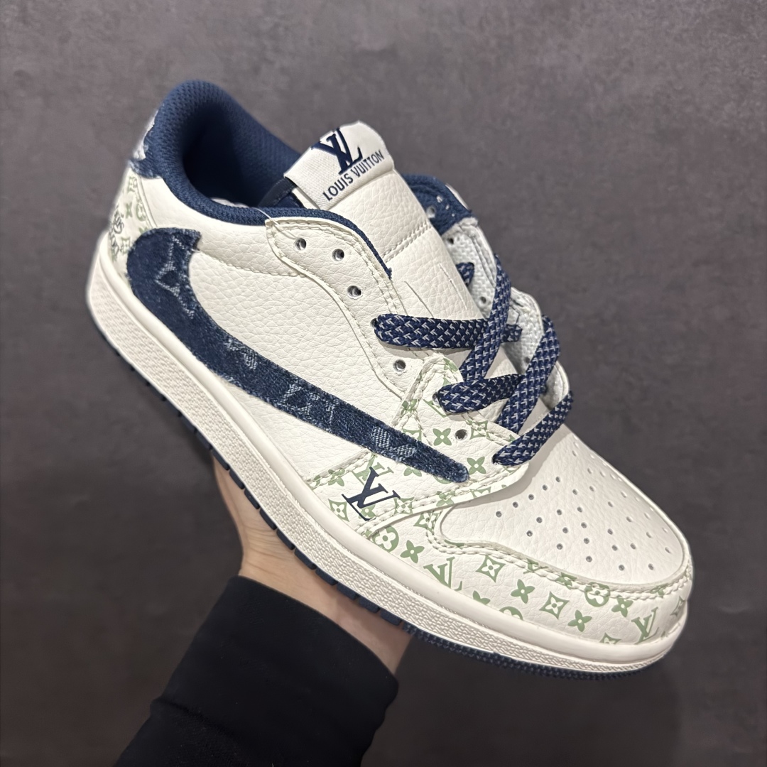 图片[3]-【定制版】Fragment x TS x Air Jordan 1 Low x LVn三方联名倒钩低帮 全新的三方联名低帮倒钩鞋面延续了黑脚趾设计 点缀上Travis Scott 标志性的Logon完善极具Fragment Design的设计风格n左右脚分别以Travis Scott鬼脸和乔丹飞翼加以修饰0彰显出三方联名的奢华格调 官方货号：SJ2068 004 Size：36 36.5 37.5 38 38.5 39 40 40.5 41 42 42.5 43 44 44.5 45 编码：YB240260-莆田鞋批发中心