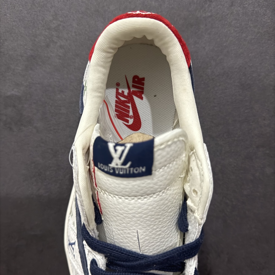 图片[7]-【定制版】Fragment x Travis Scott x LVnAir Jordan 1 Low 三方联名倒钩n性价比原盒出货 全新的三方联名低帮倒钩鞋面延续了黑脚趾设计，整双鞋以全荔枝皮打造，腰身搭配白色「倒勾」，再点缀上Travis Scott 标志性的Logo，后跟处以藤原浩最拿手的蓝色为主色调，完善极具Fragment Design的白蓝黑设计风格，左右脚分别以Travis Scott鬼脸和乔丹飞翼加以修饰，彰显出三方联名的奢华格调。 官方货号：YQ2088 688 Size：36 36.5 37.5 38 38.5 39 40 40.5 41 42 42.5 43 44 44.5 45  编码：YB240280-莆田鞋批发中心