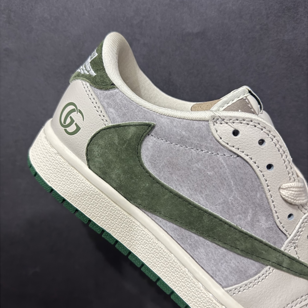 图片[6]-【定制版】xFragment x Travis Scott x GUCCI  Air Jordan 1 Low 三方联名倒钩 性价比原盒出货 全新的三方联名低帮倒钩鞋面延续了黑脚趾设计，整双鞋以全荔枝皮打造，腰身搭配白色「倒勾」，再点缀上Travis Scott 标志性的Logo，后跟处以藤原浩最拿手的蓝色为主色调，完善极具Fragment Design的白蓝黑设计风格，左右脚分别以Travis Scott鬼脸和乔丹飞翼加以修饰，彰显出三方联名的奢华格调。 货号:LX1988-106 Size：36 36.5 37.5 38 38.5 39 40 40.5 41 42 42.5 43 44 44.5 45  编码：YB240260-莆田鞋批发中心