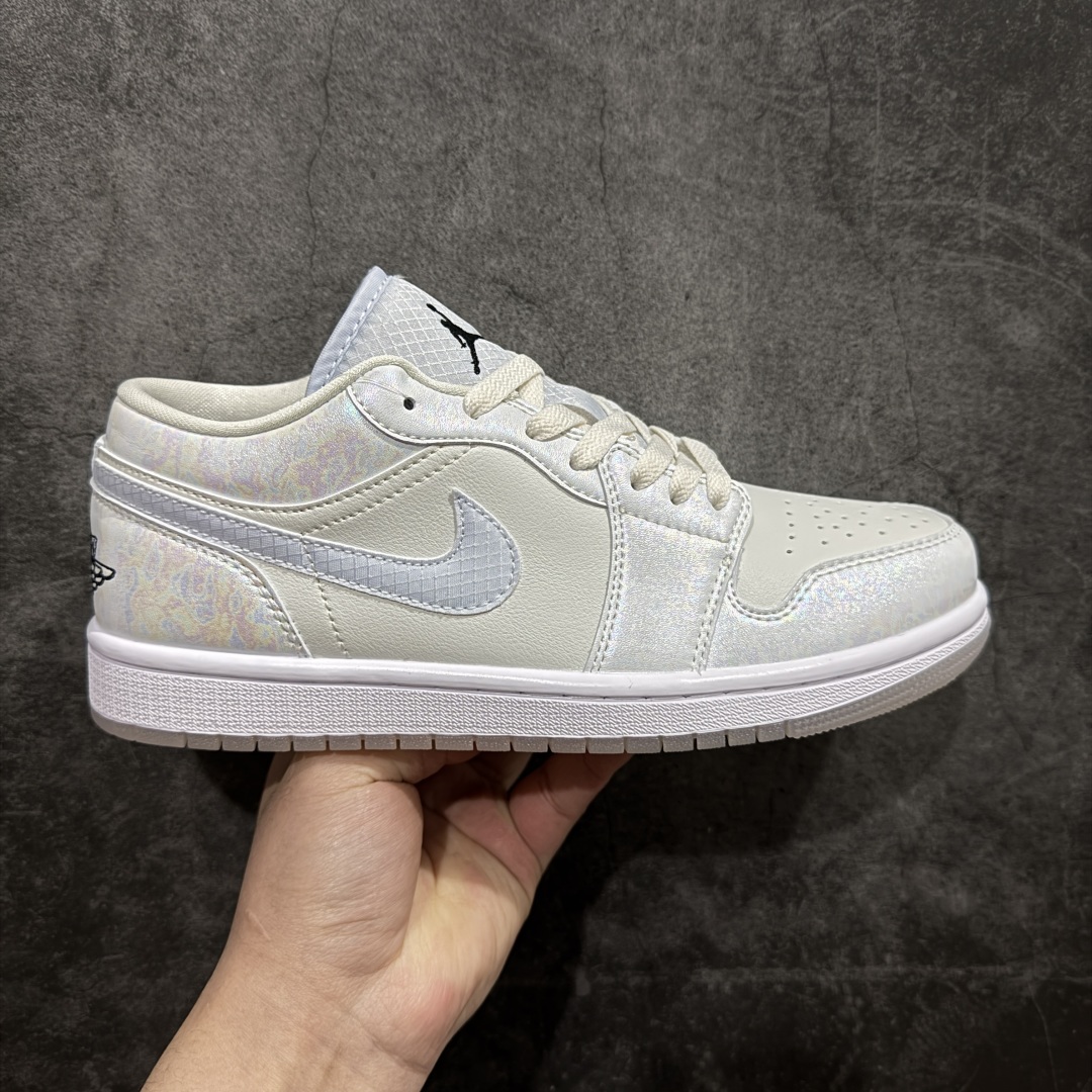 【K版】Nike Air Jordan 1 Low OG\”Year of the Snake\”AJ1乔丹一代低帮经典复古文化休闲运动篮球鞋“浅灰白淡绿蛇年” 货号：HF4080-001n鞋码：36 36.5 37.5 38 38.5 39 40 40.5 41 42 42.5 43 44 44.5 45 46 编码：LDS230250-莆田鞋批发中心