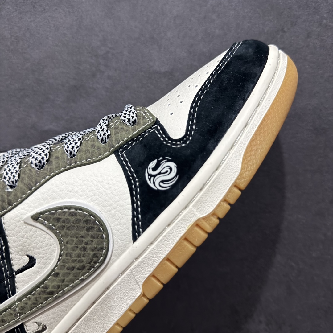 图片[5]-【定制版】Nike SB Dunk Low x Supreme 蛇年限定 白黑绿小钩满天星n纯原大厂出品 极力推荐n原装头层材料 独家版型蒸餾加工n帶來的是更好的视觉和脚感体验n大厂纯原品质出货 清洁度 电绣工艺皮料切割干净无任何毛边 细节完美 官方货号：XF8698 049 尺码：36 36.5 37.5 38 38.5 39 40 40.5 41 42 42.5 43 44 44.5 45 编码：CC300320-莆田鞋批发中心