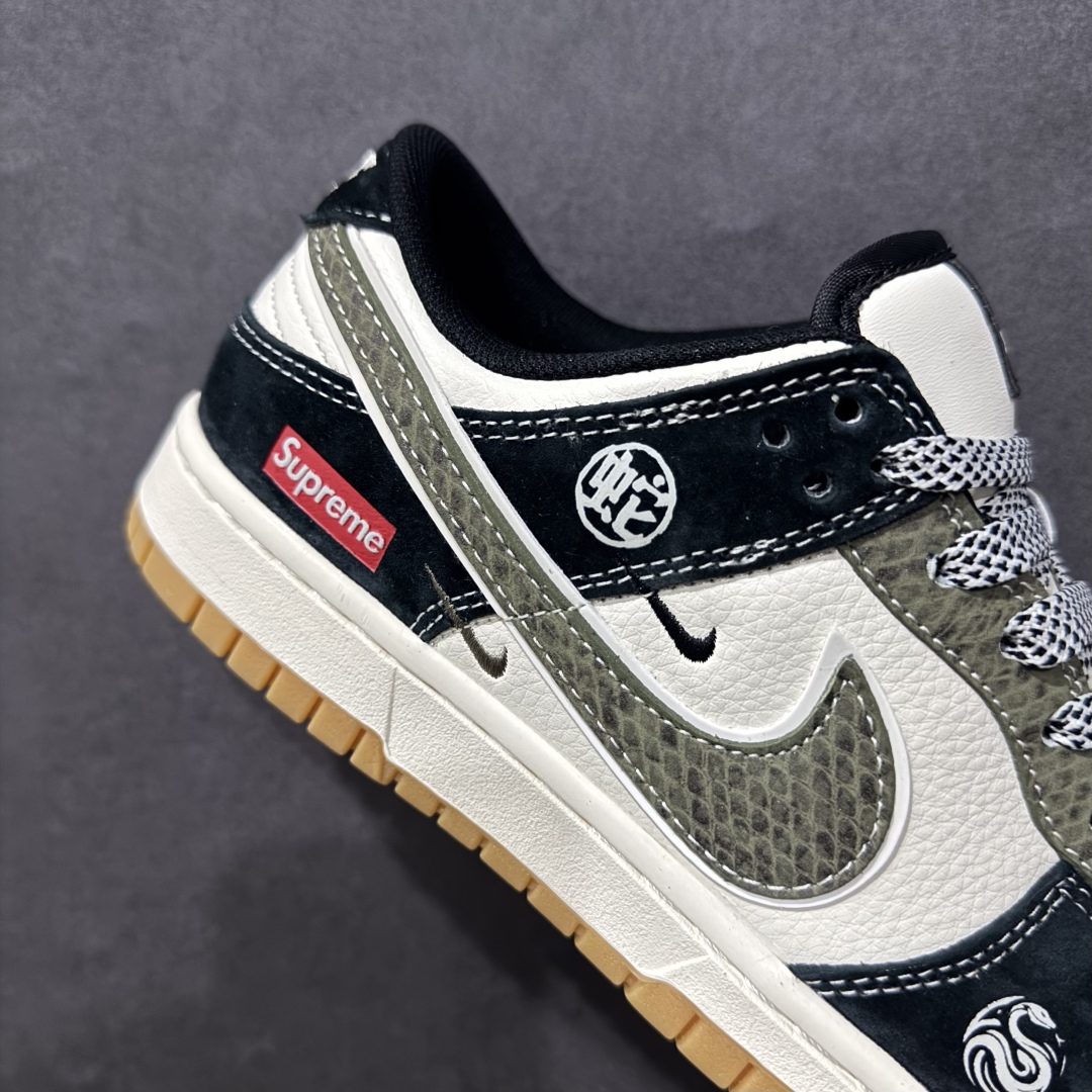 图片[6]-【定制版】Nike SB Dunk Low x Supreme 蛇年限定 白黑绿小钩满天星n纯原大厂出品 极力推荐n原装头层材料 独家版型蒸餾加工n帶來的是更好的视觉和脚感体验n大厂纯原品质出货 清洁度 电绣工艺皮料切割干净无任何毛边 细节完美 官方货号：XF8698 049 尺码：36 36.5 37.5 38 38.5 39 40 40.5 41 42 42.5 43 44 44.5 45 编码：CC300320-莆田鞋批发中心