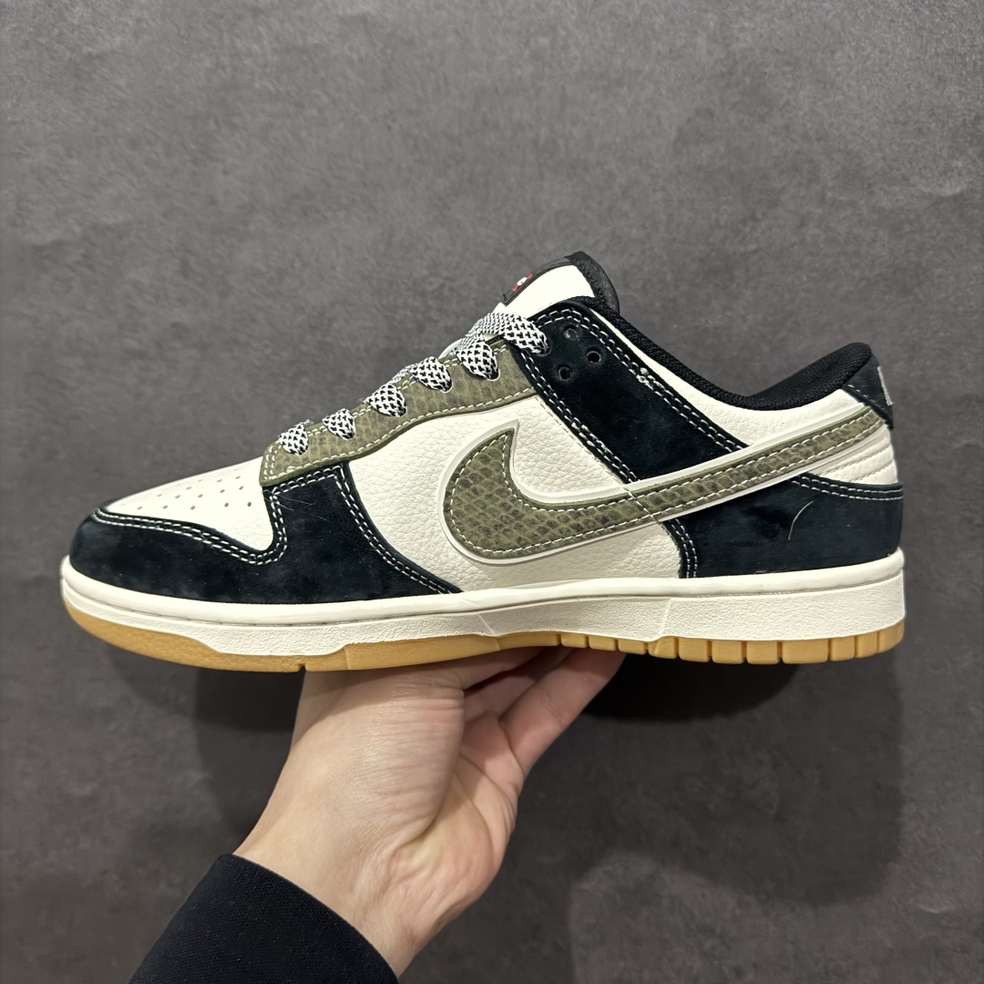 图片[2]-【定制版】Nike SB Dunk Low x Supreme 蛇年限定 白黑绿小钩满天星n纯原大厂出品 极力推荐n原装头层材料 独家版型蒸餾加工n帶來的是更好的视觉和脚感体验n大厂纯原品质出货 清洁度 电绣工艺皮料切割干净无任何毛边 细节完美 官方货号：XF8698 049 尺码：36 36.5 37.5 38 38.5 39 40 40.5 41 42 42.5 43 44 44.5 45 编码：CC300320-莆田鞋批发中心