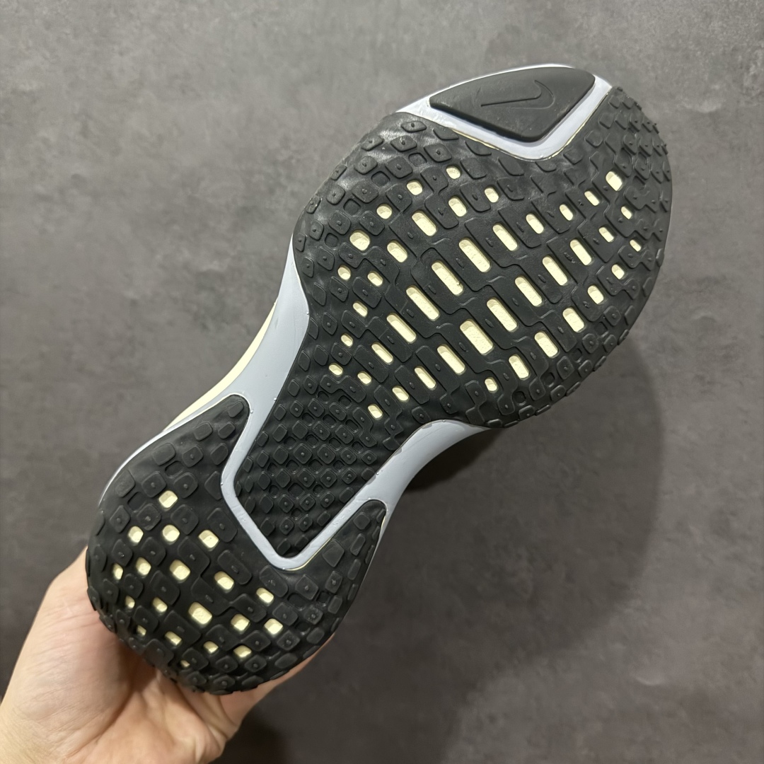 图片[9]-【公司级】Nike Zoomx Invincible Run FK 3休闲运动慢跑鞋n采用外露式Flyknit飞织面料鞋面材质 搭载ZoomX轻盈泡棉缓震科技中底 货号:DR2615-100 尺码:36 36.5 37.5 38 38.5 39 40 40.5 41 42 42.5 43 44 45 编码：LDS210230-莆田鞋批发中心