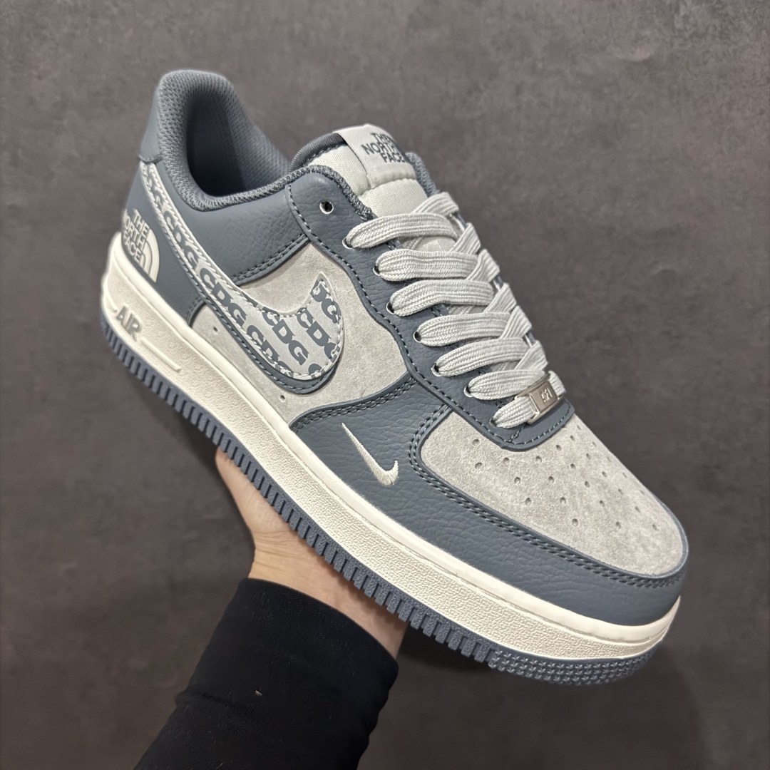 图片[3]-【定制版】Nike Air Force 1 Low 07 x The North Face x CDG 灰蓝小钩n原楦头原纸板 打造纯正低帮空军版型 专注外贸渠道 全掌内置蜂窝气垫原盒配件 原厂中底钢印、拉帮完美官方货号：DM6868 051 Size：36 36.5 37.5 38 38.5 39 40 40.5 41 42 42.5 43 44 44.5 45 编码：HXS310320-莆田鞋批发中心