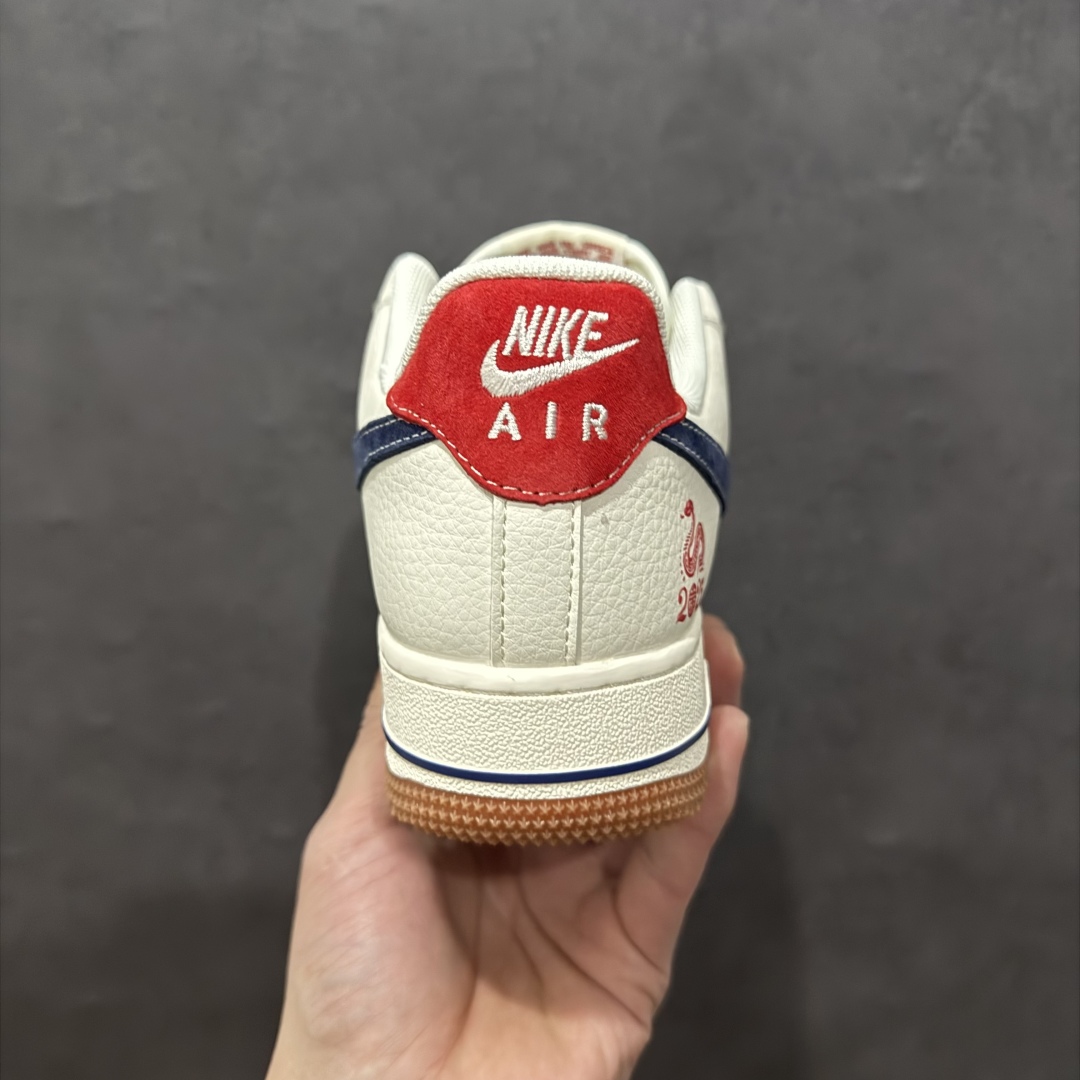 图片[4]-【定制版】Nk Air Force 1\’07 Low 斯图西联名蛇年限定 小红蛇 空军一号低帮休闲板鞋 XS1958-502rn原楦头原纸板 原装鞋盒 定制五金配件 内置全掌气垫 原厂鞋底 r 尺码：36 36.5 37.5 38 38.5 39 40 40.5 41 42 42.5 43 44 44.5 45  编码：HXS310320-莆田鞋批发中心