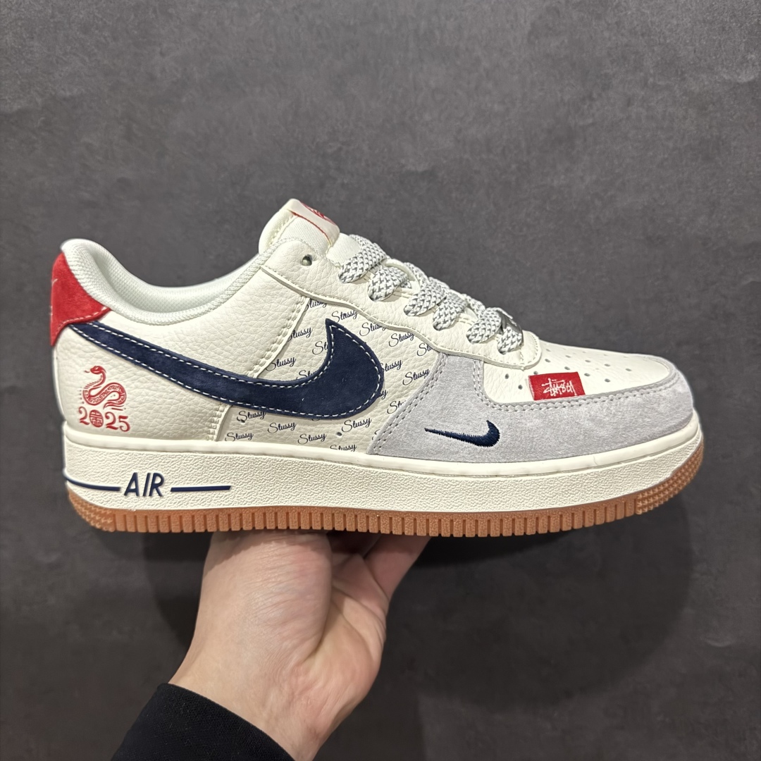 【定制版】Nk Air Force 1\’07 Low 斯图西联名蛇年限定 小红蛇 空军一号低帮休闲板鞋 XS1958-502rn原楦头原纸板 原装鞋盒 定制五金配件 内置全掌气垫 原厂鞋底 r 尺码：36 36.5 37.5 38 38.5 39 40 40.5 41 42 42.5 43 44 44.5 45  编码：HXS310320-莆田鞋批发中心