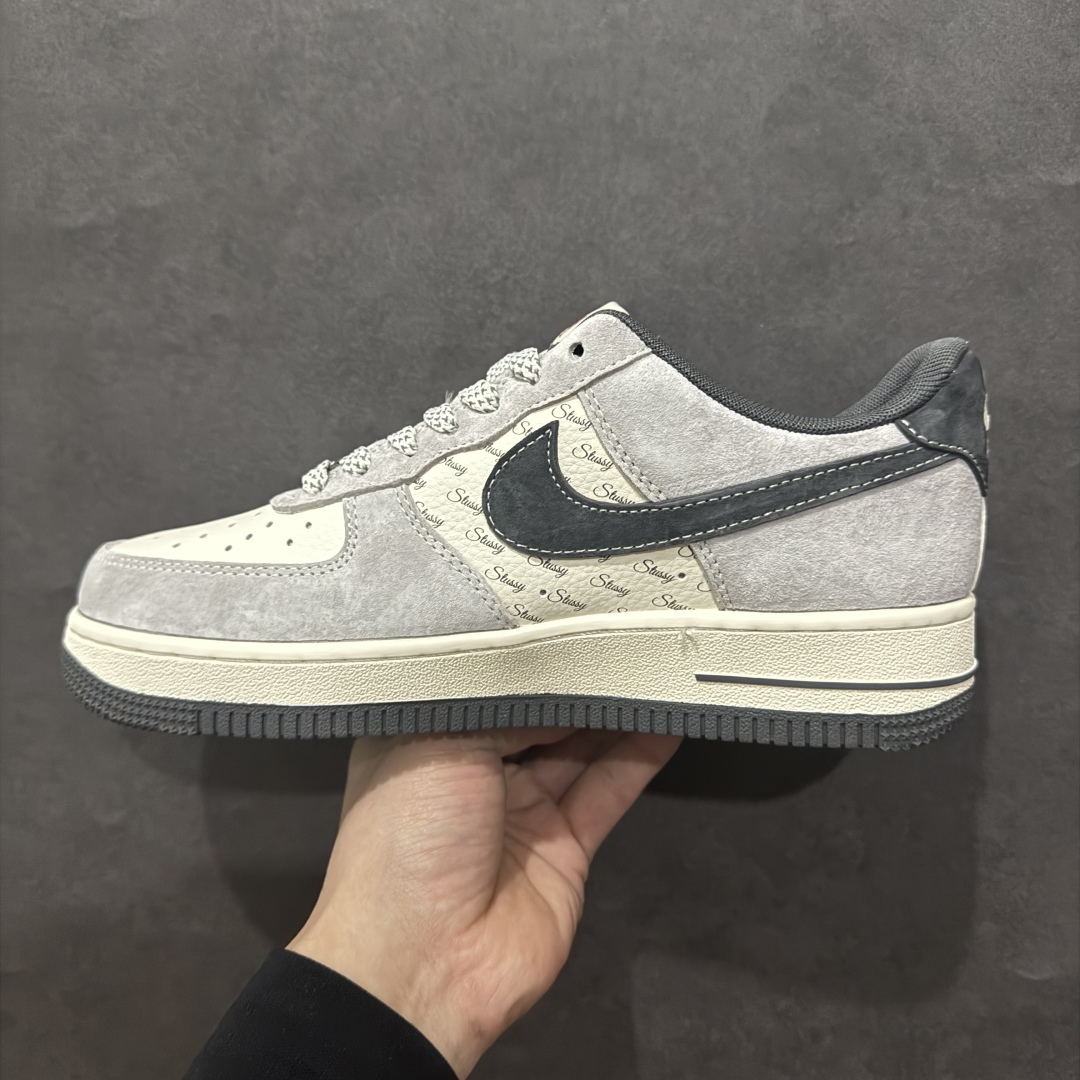 图片[2]-【定制版】Nk Air Force 1\’07 Low 斯图西联名 猪八小红标 空军一号低帮休闲板鞋 XS1958-501rn#原楦头原纸板 原装鞋盒 定制五金配件 内置全掌气垫 原厂鞋底 r 尺码：36 36.5 37.5 38 38.5 39 40 40.5 41 42 42.5 43 44 44.5 45  编码：HXS310320-莆田鞋批发中心