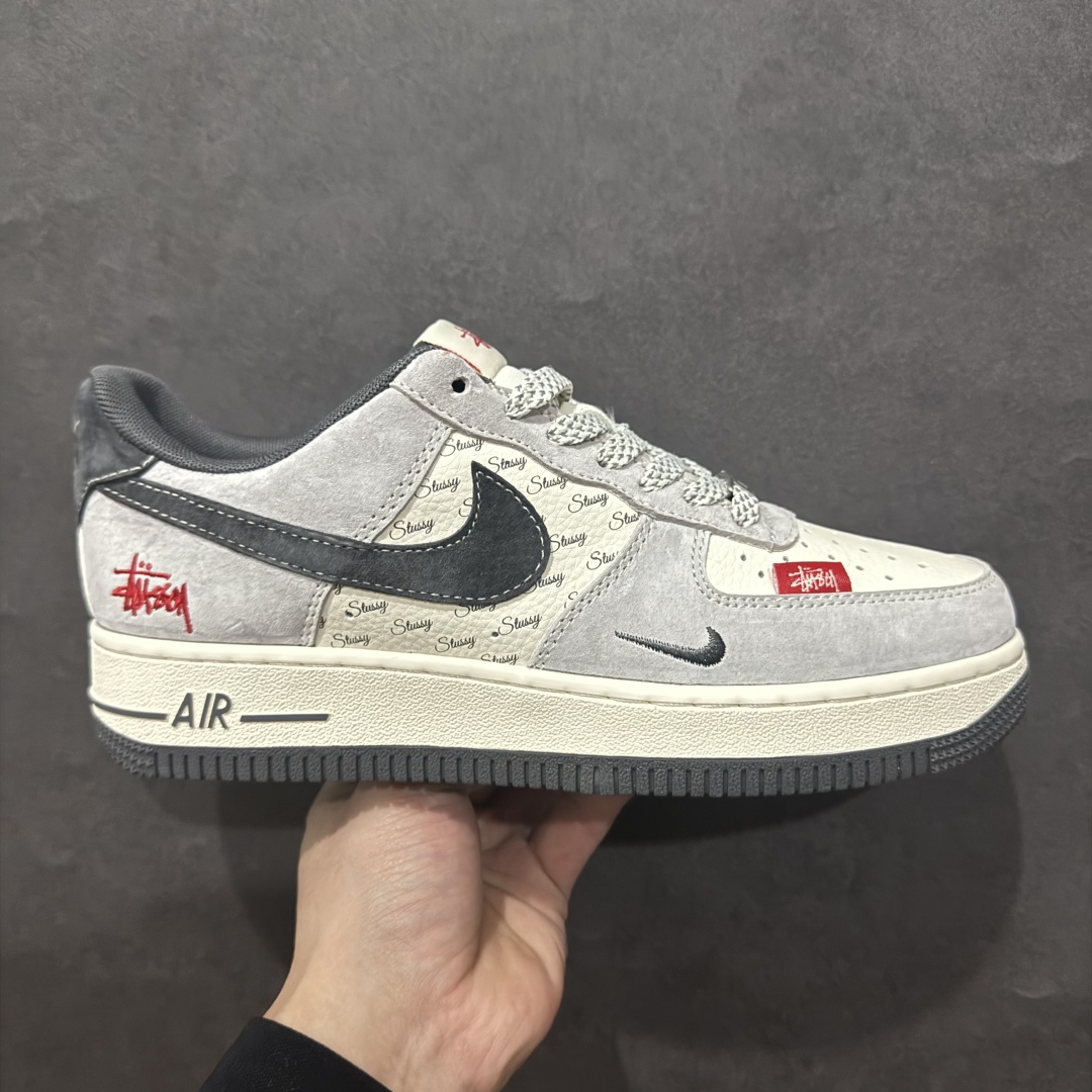 【定制版】Nk Air Force 1\’07 Low 斯图西联名 猪八小红标 空军一号低帮休闲板鞋 XS1958-501rn#原楦头原纸板 原装鞋盒 定制五金配件 内置全掌气垫 原厂鞋底 r 尺码：36 36.5 37.5 38 38.5 39 40 40.5 41 42 42.5 43 44 44.5 45  编码：HXS310320-莆田鞋批发中心