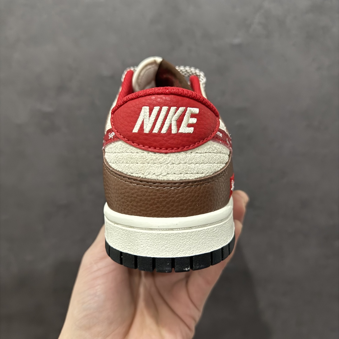 图片[4]-【定制版】Nk SB Dunk Low Sup联名 字母红勾 周年高端定制 低帮休闲板鞋rn#定制鞋盒 大厂纯原品质出货 超高清洁度 皮料切割干净无任何毛边 细节完美 r 货号：DJ2024-096 尺码：36 36.5 37.5 38 38.5 39 40 40.5 41 42 42.5 43 44 44.5 45 编码：HXS340360-莆田鞋批发中心