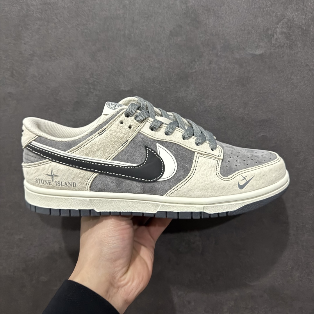 【定制版】Nk SB Dunk Low Sup联名 字母红勾 周年高端定制 低帮休闲板鞋rn#定制鞋盒 大厂纯原品质出货 超高清洁度 皮料切割干净无任何毛边 细节完美 r 货号：DJ2024-087 尺码：36 36.5 37.5 38 38.5 39 40 40.5 41 42 42.5 43 44 44.5 45 编码：HXS340360-莆田鞋批发中心