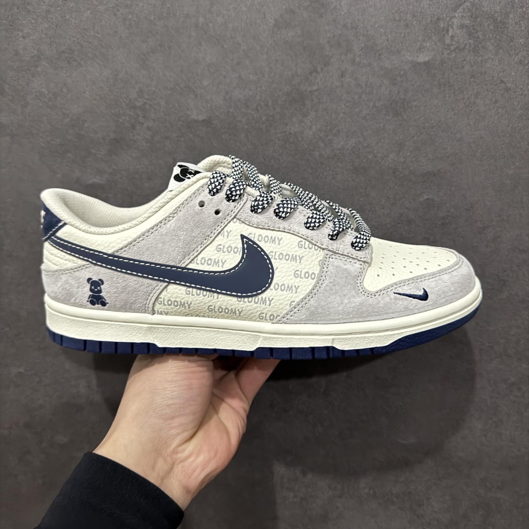 【定制版】Nk SB Dunk Low 暴力熊联名 深蓝猪八 周年高端定制 低帮休闲板鞋rn#定制鞋盒 大厂纯原品质出货 超高清洁度 皮料切割干净无任何毛边 细节完美 r 货号：DJ2024-104 尺码：36 36.5 37.5 38 38.5 39 40 40.5 41 42 42.5 43 44 44.5 45 编码：HXS340360-莆田鞋批发中心