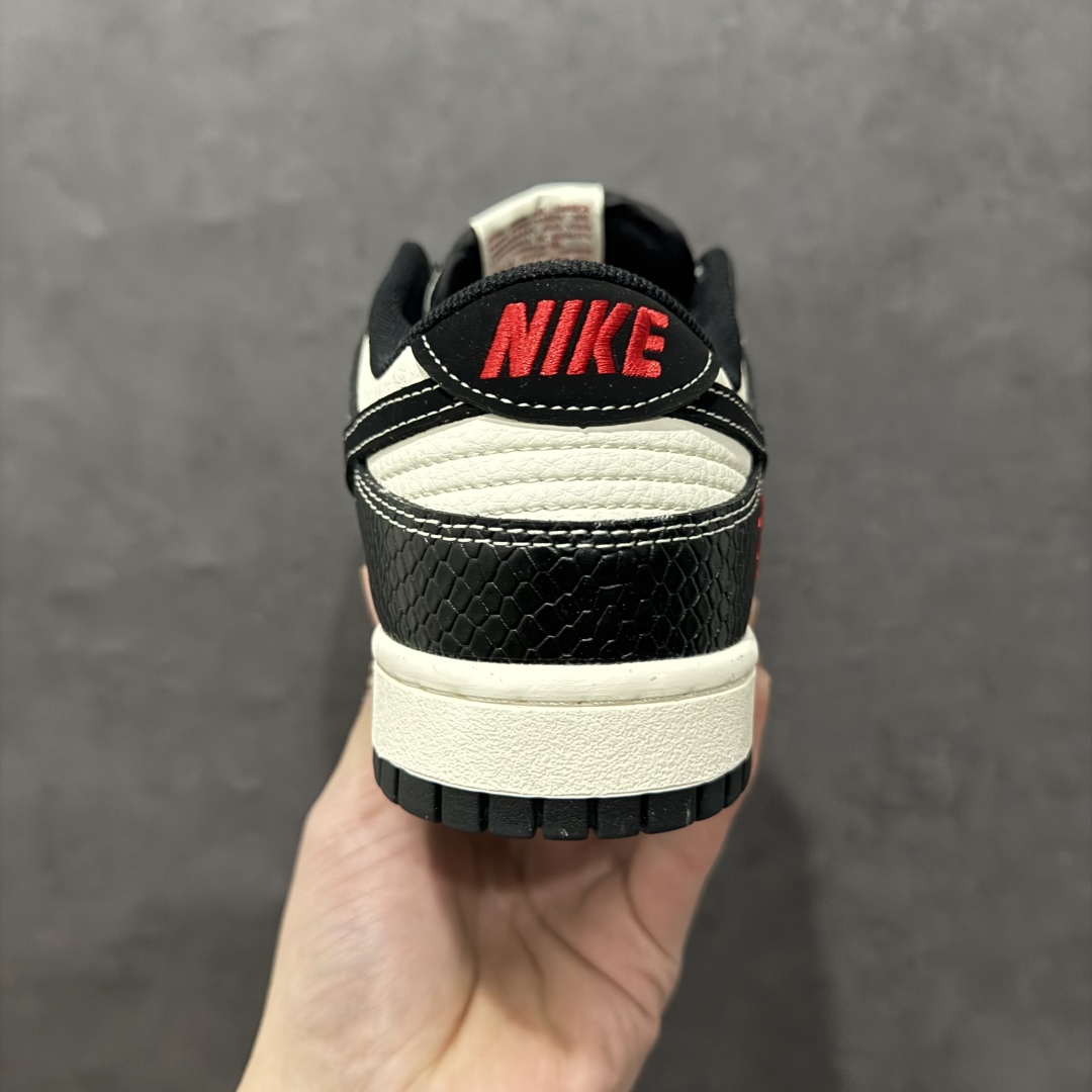 图片[4]-【定制版】Nike SB Dunk Low x Stussy 蛇年限定 白黑灰小钩满天星n纯原大厂出品 极力推荐n原装头层材料 独家版型蒸餾加工n帶來的是更好的视觉和脚感体验n大厂纯原品质出货 清洁度 电绣工艺皮料切割干净无任何毛边 细节完美 官方货号：XF8698 048 尺码：36 36.5 37.5 38 38.5 39 40 40.5 41 42 42.5 43 44 44.5 45  编码：CC300320-莆田鞋批发中心