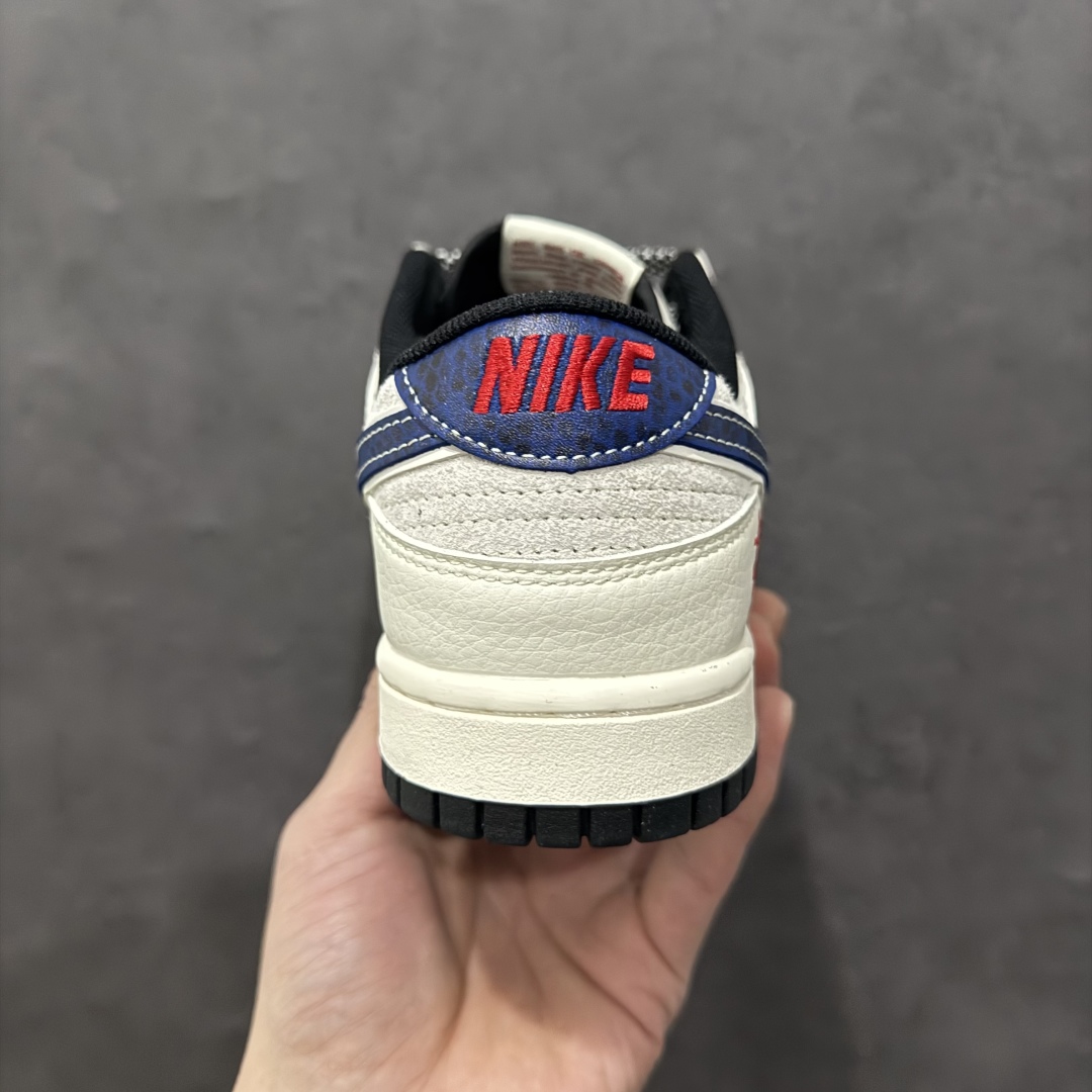 图片[4]-【定制版】Nike SB Dunk Low x Stussy 蛇年限定 白黑蓝小钩满天星n纯原大厂出品 极力推荐n原装头层材料 独家版型蒸餾加工n帶來的是更好的视觉和脚感体验n大厂纯原品质出货 清洁度 电绣工艺皮料切割干净无任何毛边 细节完美 官方货号：XF8698 050 尺码：36 36.5 37.5 38 38.5 39 40 40.5 41 42 42.5 43 44 44.5 45 编码：CC300320-莆田鞋批发中心