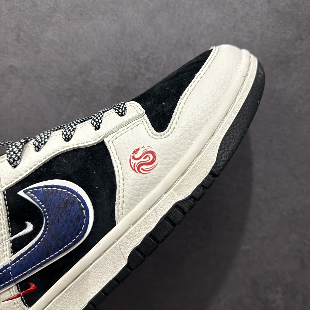 图片[5]-【定制版】Nike SB Dunk Low x Stussy 蛇年限定 白黑蓝小钩满天星n纯原大厂出品 极力推荐n原装头层材料 独家版型蒸餾加工n帶來的是更好的视觉和脚感体验n大厂纯原品质出货 清洁度 电绣工艺皮料切割干净无任何毛边 细节完美 官方货号：XF8698 050 尺码：36 36.5 37.5 38 38.5 39 40 40.5 41 42 42.5 43 44 44.5 45 编码：CC300320-莆田鞋批发中心