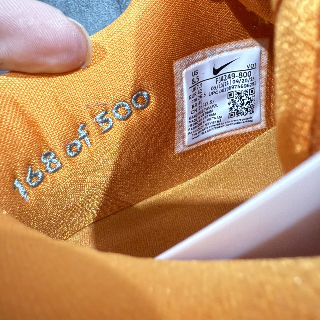 图片[6]-【灭世/Max纯原】NK Book 1 Devin Booker 德文·布克一代男子实战篮球鞋 橙色 FJ4249-800 灭世纯原革新出货‼️缓震配置独家革新！实战属性直接拉满👊🏻实战 天花板上限再度提升！实战亲测-性能体验吊打国产同价位鞋款（为满足海外市场 布克一代最大尺码为47.5） ⚫️增配前掌鹅蛋ZOOM ➕抗扭片➕后掌马蹄ZOOM气垫（正品仅配置后掌zoom气垫） ⚫️采用科比4代鞋楦以及龙骨数据打造！小科4实至名归！（完美解决正品压脚趾问题） ⚫️鞋身➕鞋头增配高频补强层，提升鞋头以及脚踝支撑性 ⚫️鞋垫采用科比4代元年高弹缓震垫材质-磨合一场直接贴合脚型☑️ ⚫️外底加厚2mm，wow10止滑配方，无需磨合，抓地性能原地起飞 最强布克一代有且只在灭世纯原（支持市场任意货品正面PK） 真材实料，肉眼可见！革新升级绝非空穴来风！灭世纯原内外兼修，用态度诠释实战新篇章👊🏻 Book 1 尺码 39-47.5-选品中心