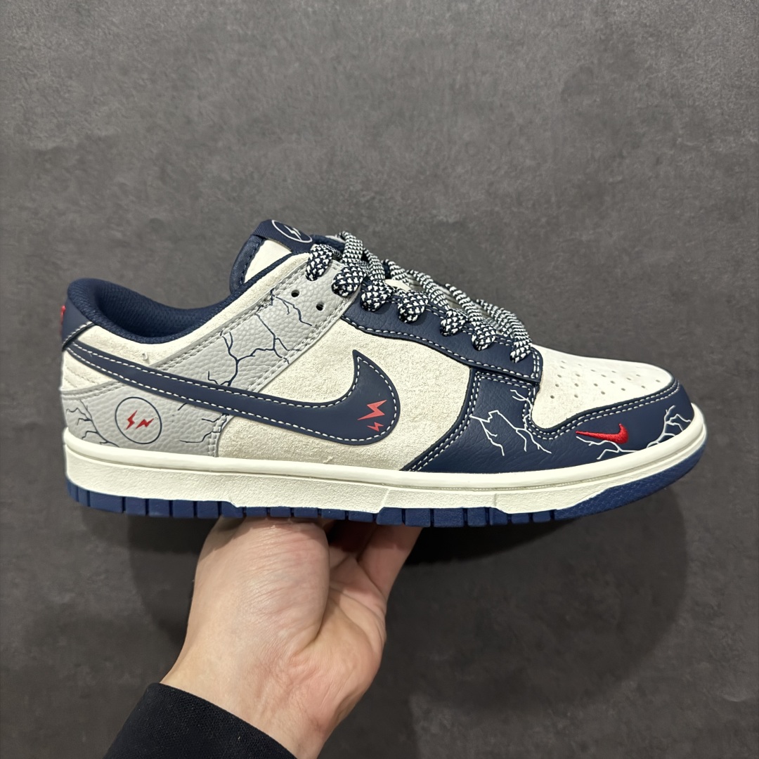 【定制版】Nk SB Dunk Low 闪电联名 素描藏蓝勾 周年高端定制 低帮休闲板鞋rn#定制鞋盒 大厂纯原品质出货 超高清洁度 皮料切割干净无任何毛边 细节完美 r 货号：DJ2024-107 尺码：36 36.5 37.5 38 38.5 39 40 40.5 41 42 42.5 43 44 44.5 45 编码：HXS340360-莆田鞋批发中心