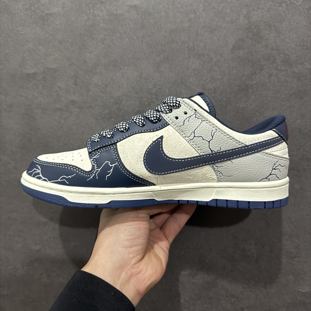 图片[2]-【定制版】Nk SB Dunk Low 闪电联名 素描藏蓝勾 周年高端定制 低帮休闲板鞋rn#定制鞋盒 大厂纯原品质出货 超高清洁度 皮料切割干净无任何毛边 细节完美 r 货号：DJ2024-107 尺码：36 36.5 37.5 38 38.5 39 40 40.5 41 42 42.5 43 44 44.5 45 编码：HXS340360-莆田鞋批发中心