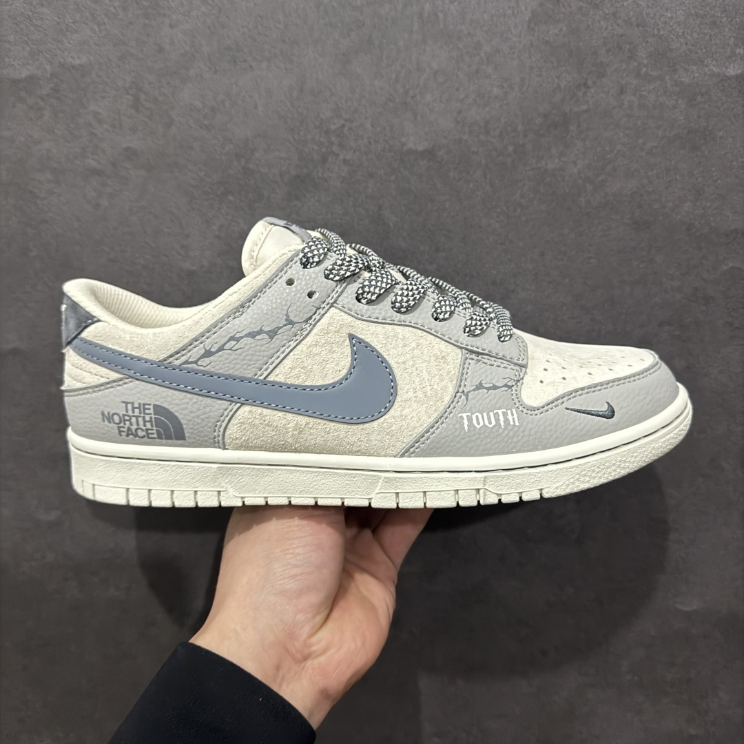 【定制版】Nk SB Dunk Low 北面联名 猪八灰勾 周年高端定制 低帮休闲板鞋rn#定制鞋盒 大厂纯原品质出货 超高清洁度 皮料切割干净无任何毛边 细节完美 r 货号：DJ2024-105 尺码：36 36.5 37.5 38 38.5 39 40 40.5 41 42 42.5 43 44 44.5 45 编码：HXS340360-莆田鞋批发中心