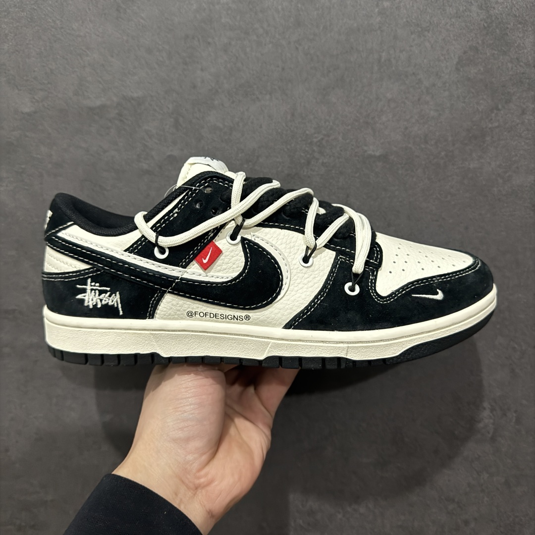 【定制版】Nike SB Dunk Low x Stussy 白黑小钩双钩绑带n纯原大厂出品 极力推荐n原装头层材料 独家版型蒸餾加工n帶來的是更好的视觉和脚感体验n大厂纯原品质出货 清洁度 电绣工艺皮料切割干净无任何毛边 细节完美 官方货号：YX5066 241 尺码：36 36.5 37.5 38 38.5 39 40 40.5 41 42 42.5 43 44 44.5 45  编码：HXS340360-莆田鞋批发中心