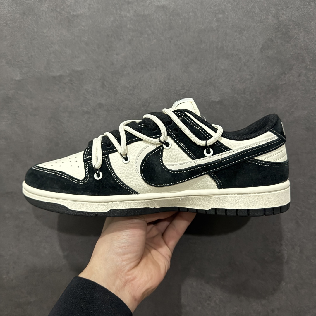 图片[2]-【定制版】Nike SB Dunk Low x Stussy 白黑小钩双钩绑带n纯原大厂出品 极力推荐n原装头层材料 独家版型蒸餾加工n帶來的是更好的视觉和脚感体验n大厂纯原品质出货 清洁度 电绣工艺皮料切割干净无任何毛边 细节完美 官方货号：YX5066 241 尺码：36 36.5 37.5 38 38.5 39 40 40.5 41 42 42.5 43 44 44.5 45  编码：HXS340360-莆田鞋批发中心