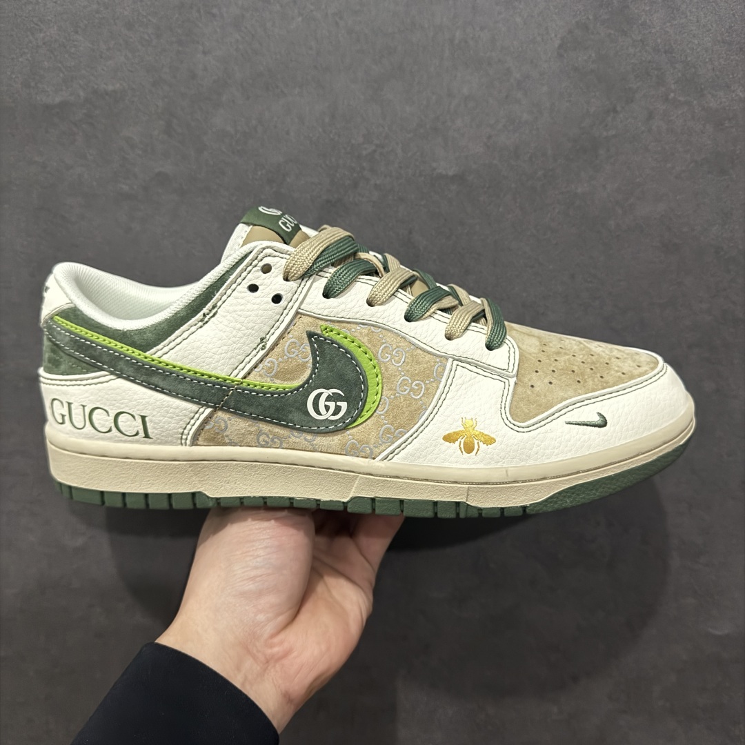 【定制版】Nike SB Dunk Low x GUCCI 灰棕绿小钩双鞋带n纯原大厂出品 极力推荐n原装头层材料 独家版型蒸餾加工n帶來的是更好的视觉和脚感体验n大厂纯原品质出货 清洁度 电绣工艺皮料切割干净无任何毛边 细节完美 官方货号：DM6868 025 尺码：36 36.5 37.5 38 38.5 39 40 40.5 41 42 42.5 43 44 44.5 45  编码：HXS340360-莆田鞋批发中心