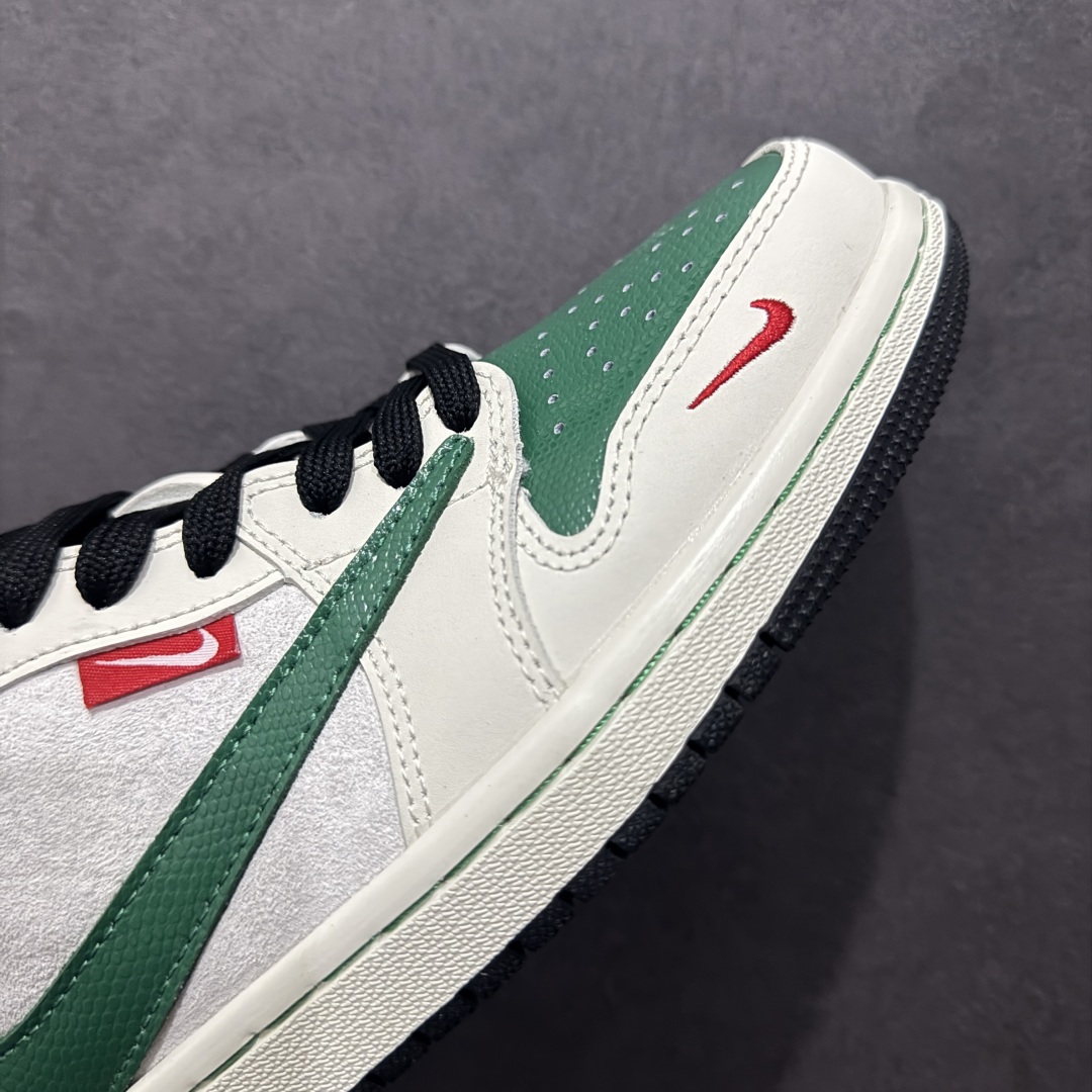 图片[5]-【定制版】Travis Scott x Fragment Design x Air Jordan 1 Low OG SP AJ1 乔1 北面联名 米白青蛇 低帮文化休闲板鞋rn#多方联名合作融合了Travis Scott 独特的音乐风格，藤原浩个性的设计风格以及Jordan品牌的经典元素 使其成为一双具有独特身份和价值的鞋子 清新而立体的外观加上联名标识更突出了其独特身份 这种配色方案显示出活力和时尚感 在视觉上引人注目  鞋身的质感和细腻的细节处理使其显得高端而格调十足  这款“倒钩”联名是设计与创意完美结合  融合多方的个性风格是一款备受瞩目的潮流鞋款r 货号：CH6336-021 尺码：36 36.5 37.5 38 38.5 39 40 40.5 41 42 42.5 43 44 44.5 45 编码：HXS340360-莆田鞋批发中心