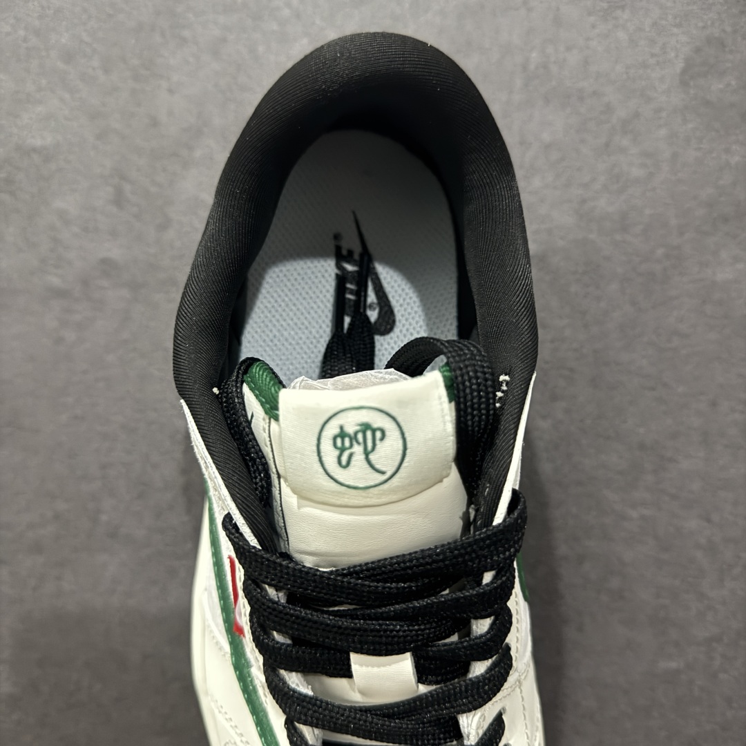 图片[7]-【定制版】Travis Scott x Fragment Design x Air Jordan 1 Low OG SP AJ1 乔1 北面联名 米白青蛇 低帮文化休闲板鞋rn#多方联名合作融合了Travis Scott 独特的音乐风格，藤原浩个性的设计风格以及Jordan品牌的经典元素 使其成为一双具有独特身份和价值的鞋子 清新而立体的外观加上联名标识更突出了其独特身份 这种配色方案显示出活力和时尚感 在视觉上引人注目  鞋身的质感和细腻的细节处理使其显得高端而格调十足  这款“倒钩”联名是设计与创意完美结合  融合多方的个性风格是一款备受瞩目的潮流鞋款r 货号：CH6336-021 尺码：36 36.5 37.5 38 38.5 39 40 40.5 41 42 42.5 43 44 44.5 45 编码：HXS340360-莆田鞋批发中心