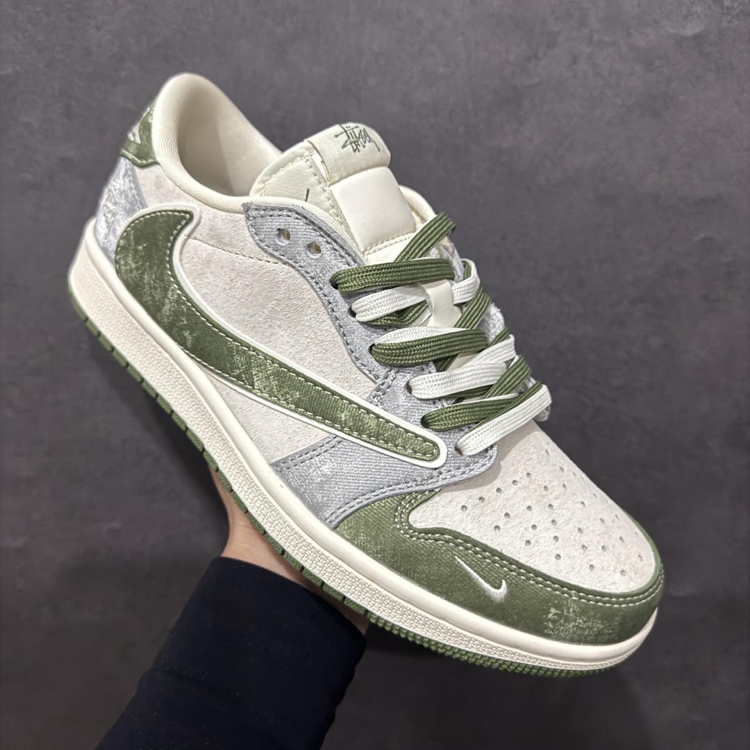 图片[3]-【定制版】Travis Scott x Fragment Design x Air Jordan 1 Low OG SP AJ1 乔1 斯图西联名 果绿喷砂 低帮文化休闲板鞋rn#多方联名合作融合了Travis Scott 独特的音乐风格，藤原浩个性的设计风格以及Jordan品牌的经典元素 使其成为一双具有独特身份和价值的鞋子 清新而立体的外观加上联名标识更突出了其独特身份 这种配色方案显示出活力和时尚感 在视觉上引人注目  鞋身的质感和细腻的细节处理使其显得高端而格调十足  这款“倒钩”联名是设计与创意完美结合  融合多方的个性风格是一款备受瞩目的潮流鞋款r 货号：DM9288-012 尺码：36 36.5 37.5 38 38.5 39 40 40.5 41 42 42.5 43 44 44.5 45 编码：HXS340360-莆田鞋批发中心