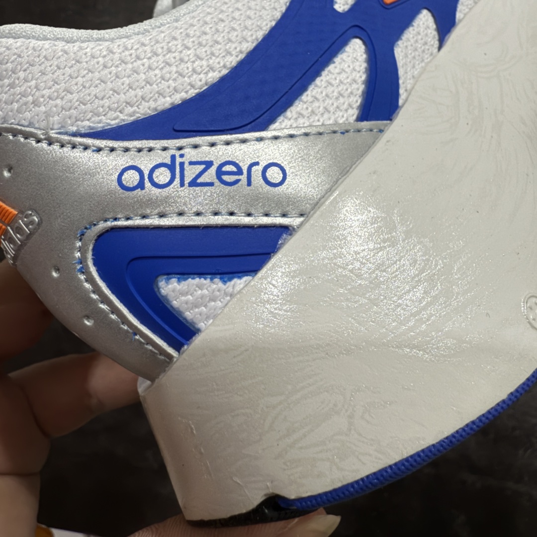 图片[3]-【G版纯原】Ad Adizero Aruku 阿迪全新缓震休闲跑鞋 JQ7392rn 纯原品质出货 目前市场最正确版本n正确暗花大底底纹 高弹泡棉材料原鞋开发数据 原楦打造完美鞋型 鞋面材料 卡色与原鞋一致 超高还原度 拒绝一眼假n新配色陆续开发出货中…n全新款式搭载丰沛的 Swirlfoam 泡棉厚底，采用时下流行的厚底设定，虽然不像顶级竞速跑鞋那般极致，但也将日常舒适和时尚颜值平衡到位。r 尺码：36 36.5 37 38 38.5 39 40 40.5 41 42 42.5 43 44 44.5 45  编码：SL250270-莆田鞋批发中心