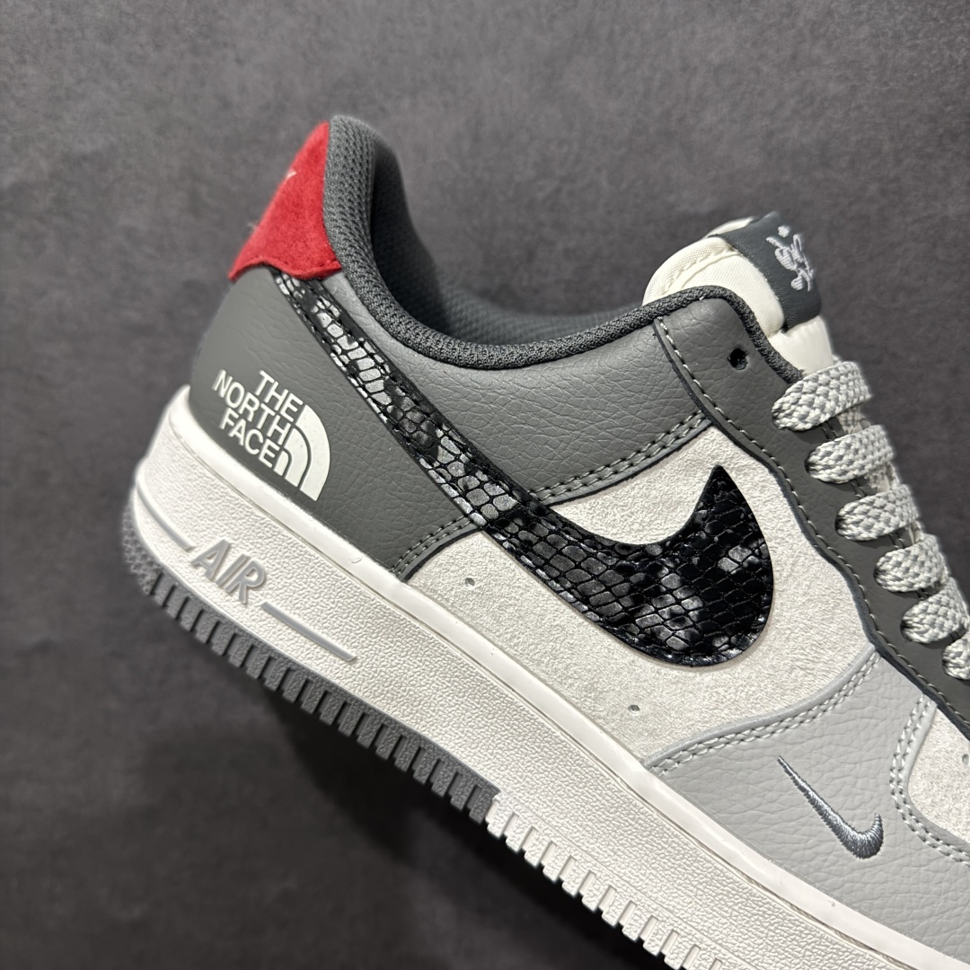 图片[6]-【定制版】Nike Air Force 1 Low 07 x The North Face 白灰黑小钩满天星n原楦头原纸板 打造纯正低帮空军版型 专注外贸渠道 全掌内置蜂窝气垫原盒配件 原厂中底钢印、拉帮完美官方货号：DM6868 052 Size：36 36.5 37.5 38 38.5 39 40 40.5 41 42 42.5 43 44 44.5 45 编码：HXS310320-莆田鞋批发中心