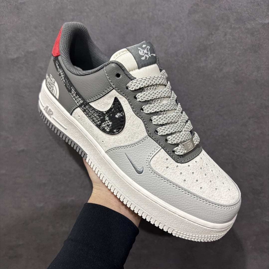 图片[3]-【定制版】Nike Air Force 1 Low 07 x The North Face 白灰黑小钩满天星n原楦头原纸板 打造纯正低帮空军版型 专注外贸渠道 全掌内置蜂窝气垫原盒配件 原厂中底钢印、拉帮完美官方货号：DM6868 052 Size：36 36.5 37.5 38 38.5 39 40 40.5 41 42 42.5 43 44 44.5 45 编码：HXS310320-莆田鞋批发中心