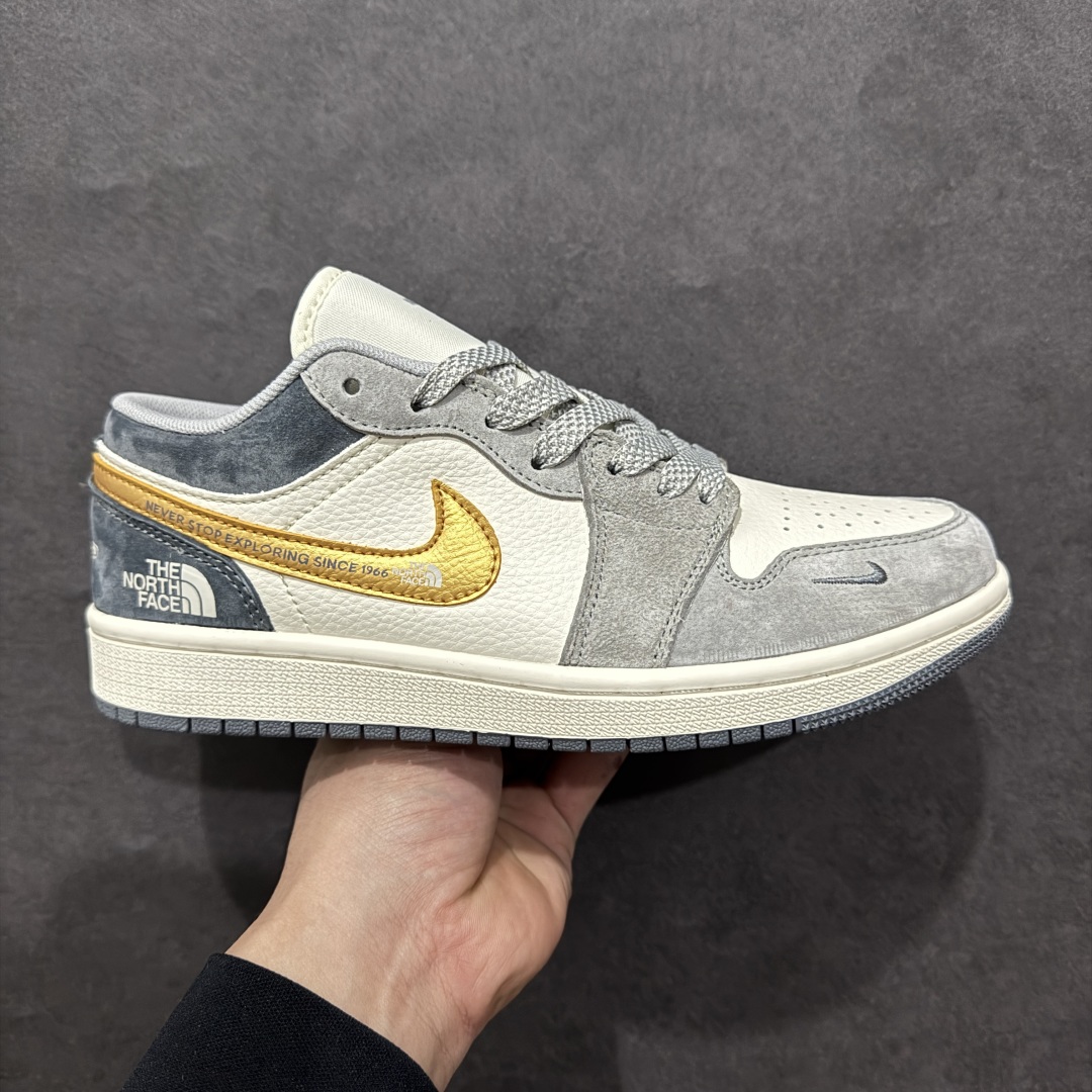 【定制版】Air Jordan 1 Low AJ1 乔1 北面联名 猪八金勾 高端定制 低帮复古篮球鞋rn#定制鞋盒 大厂纯原品质出货 超高清洁度 皮料切割干净无任何毛边 细节完美 r 货号：DM9188-015 尺码：36 36.5 37.5 38 38.5 39 40 40.5 41 42 42.5 43 44 44.5 45 编码：HXS340360-莆田鞋批发中心