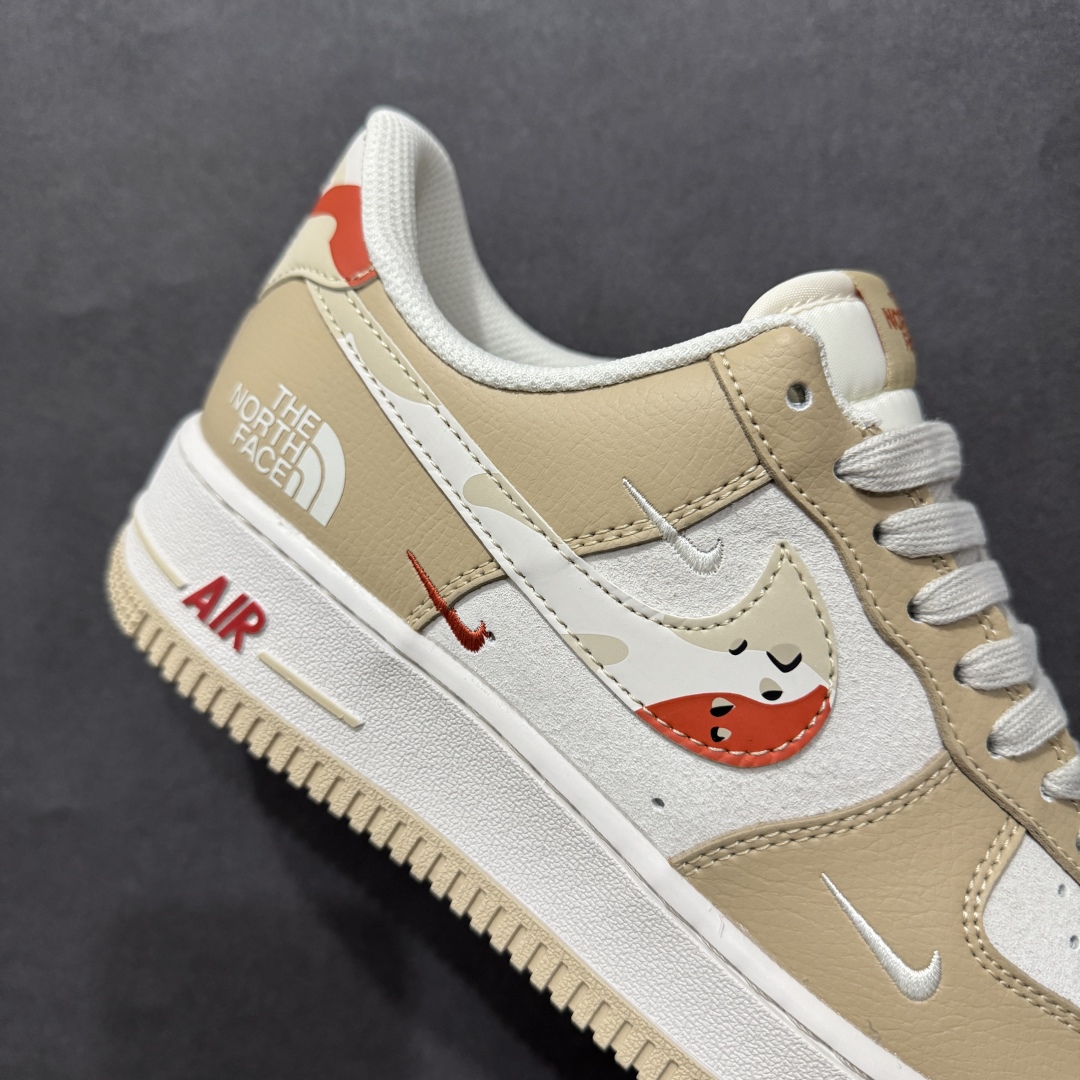 图片[6]-【定制版】Nike Air Force 1 Low 07 x The North Face 米黄三小钩n原楦头原纸板 打造纯正低帮空军版型 专注外贸渠道 全掌内置蜂窝气垫原盒配件 原厂中底钢印、拉帮完美官方货号：DM6868 048 Size：36 36.5 37.5 38 38.5 39 40 40.5 41 42 42.5 43 44 44.5 45 编码：HXS310320-莆田鞋批发中心