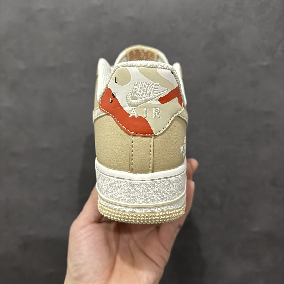 图片[4]-【定制版】Nike Air Force 1 Low 07 x The North Face 米黄三小钩n原楦头原纸板 打造纯正低帮空军版型 专注外贸渠道 全掌内置蜂窝气垫原盒配件 原厂中底钢印、拉帮完美官方货号：DM6868 048 Size：36 36.5 37.5 38 38.5 39 40 40.5 41 42 42.5 43 44 44.5 45 编码：HXS310320-莆田鞋批发中心