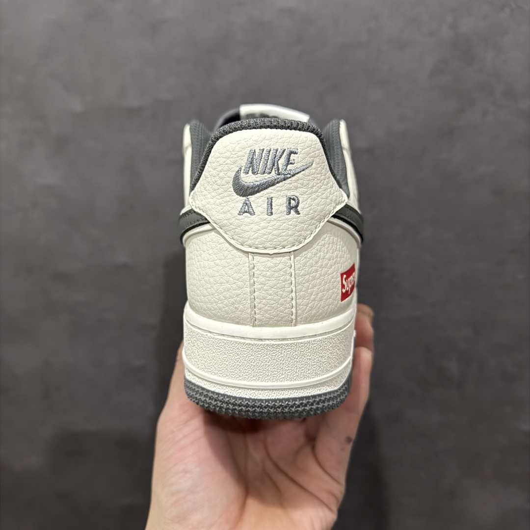 图片[4]-【定制版】Nike Air Force 1 Low 07 x Supreme 白灰小钩满天星n原楦头原纸板 打造纯正低帮空军版型 专注外贸渠道 全掌内置蜂窝气垫原盒配件 原厂中底钢印、拉帮完美官方货号：DM6868 056 Size：36 36.5 37.5 38 38.5 39 40 40.5 41 42 42.5 43 44 44.5 45 编码：HXS310320-莆田鞋批发中心