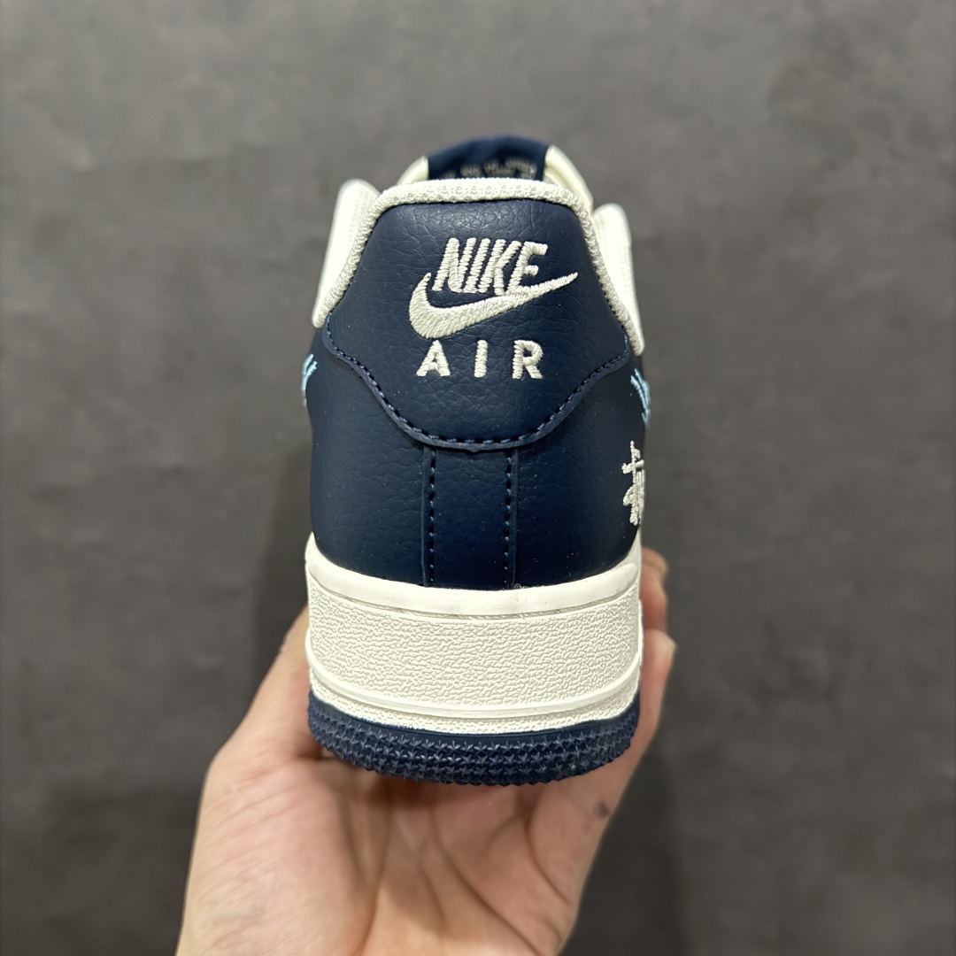 图片[4]-【定制版】Nike Air Force 1 Low 07 x Stussy 白蓝刺绣钩n原楦头原纸板 打造纯正低帮空军版型 专注外贸渠道 全掌内置蜂窝气垫原盒配件 原厂中底钢印、拉帮完美官方货号：DM6688 021 Size：36 36.5 37.5 38 38.5 39 40 40.5 41 42 42.5 43 44 44.5 45 编码：HXS310320-莆田鞋批发中心