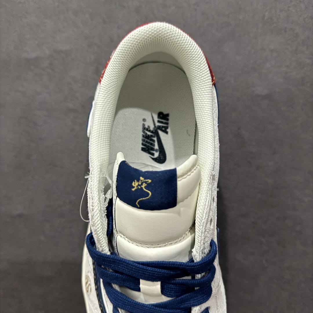 图片[7]-【定制版】Travis Scott x Fragment Design x Air Jordan 1 Low OG SP AJ1 乔1 蛇年限定 猪八蓝蛇纹勾 低帮文化休闲板鞋rn#多方联名合作融合了Travis Scott 独特的音乐风格，藤原浩个性的设计风格以及Jordan品牌的经典元素 使其成为一双具有独特身份和价值的鞋子 清新而立体的外观加上联名标识更突出了其独特身份 这种配色方案显示出活力和时尚感 在视觉上引人注目  鞋身的质感和细腻的细节处理使其显得高端而格调十足  这款“倒钩”联名是设计与创意完美结合  融合多方的个性风格是一款备受瞩目的潮流鞋款r 货号：XZ2025-168 尺码：36 36.5 37.5 38 38.5 39 40 40.5 41 42 42.5 43 44 44.5 45 编码：HXS340360-莆田鞋批发中心