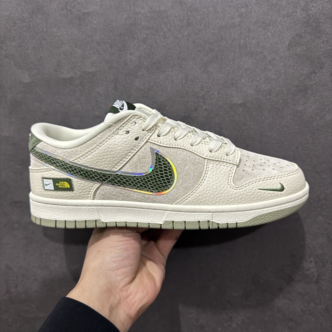 【定制版】Nk SB Dunk Low 北面蛇年系列 猪八绿勾 周年高端定制 低帮休闲板鞋rn#定制鞋盒 大厂纯原品质出货 超高清洁度 皮料切割干净无任何毛边 细节完美货号：KK1333-025r 尺码：36 36.5 37.5 38 38.5 39 40 40.5 41 42 42.5 43 44 44.5 45  编码：HXS在“340360-莆田鞋批发中心